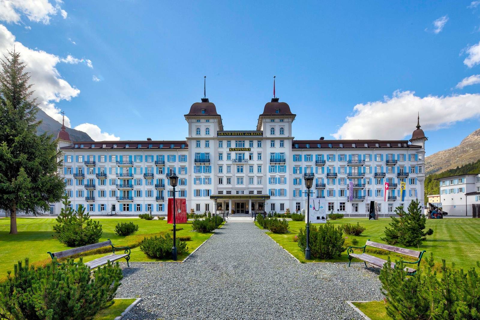 聖莫里茲 Grand Hotel des Bains Kempinski 夏季花園與宮殿式立面