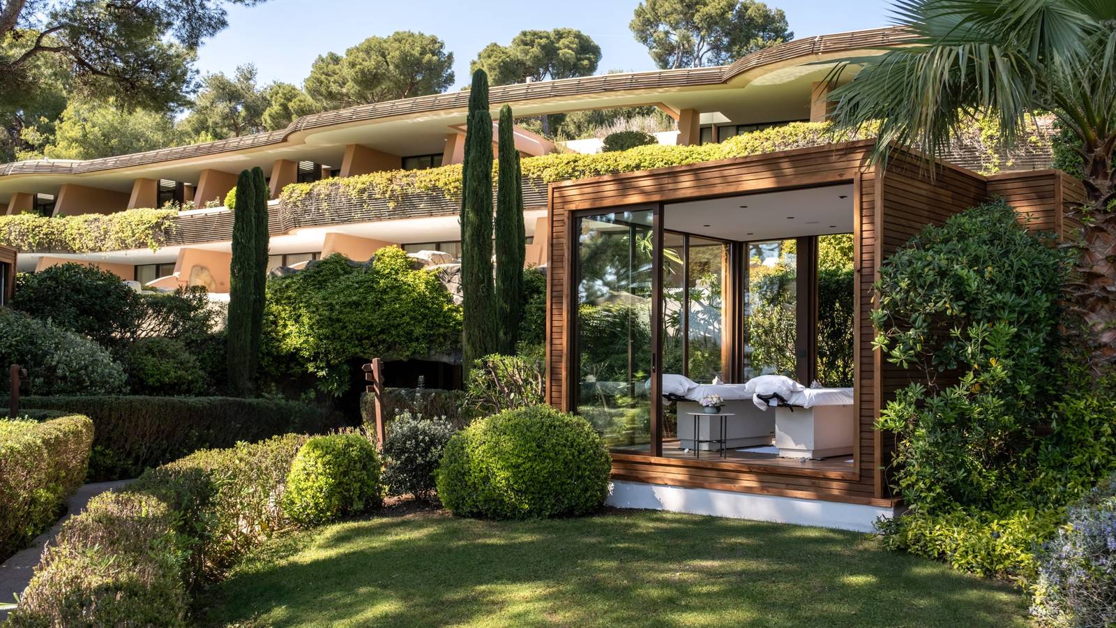 Spa 花園中的戶外療程小屋