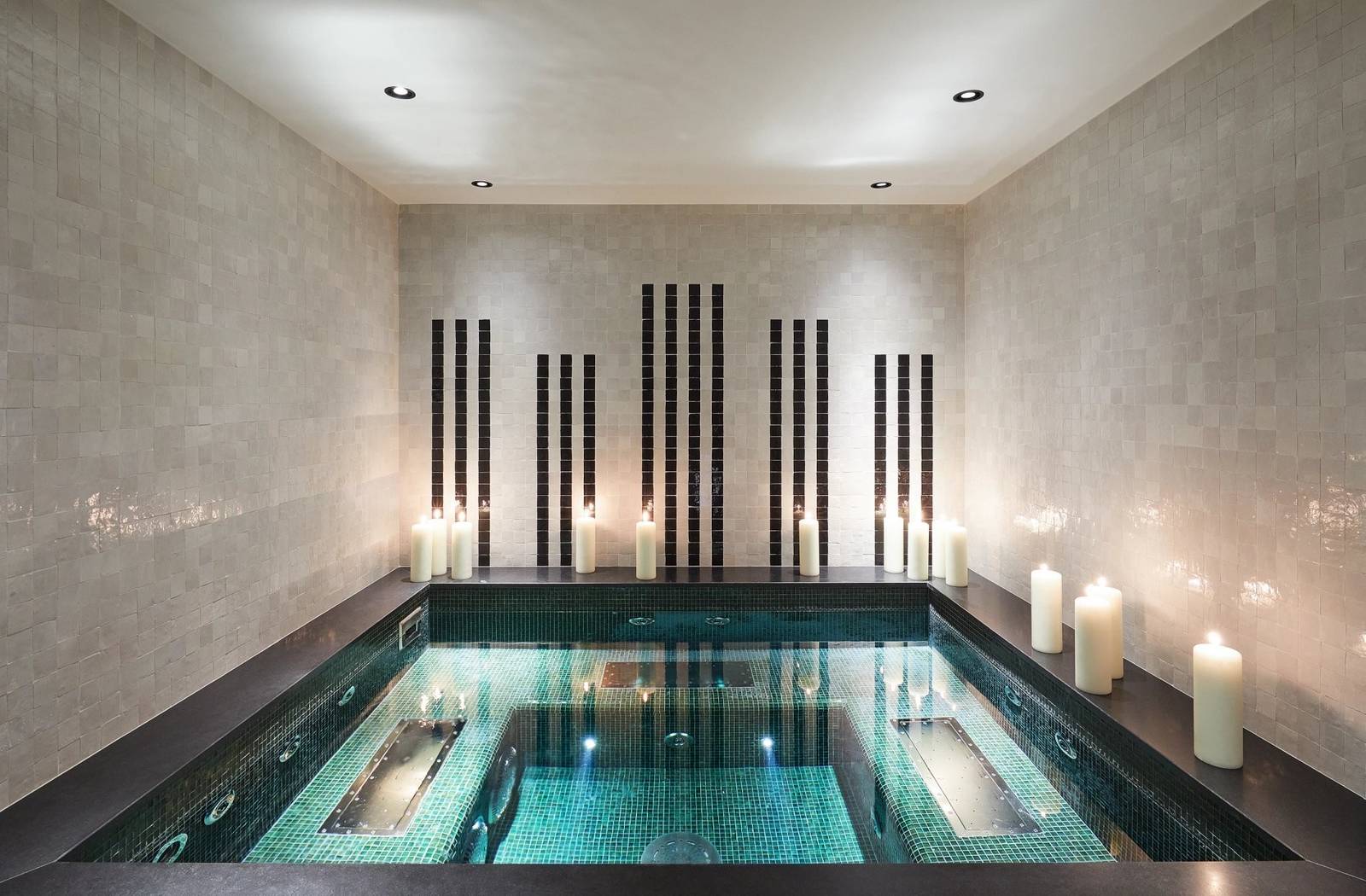 Grand Hôtel du Palais Royal Holidermie Spa 按摩池