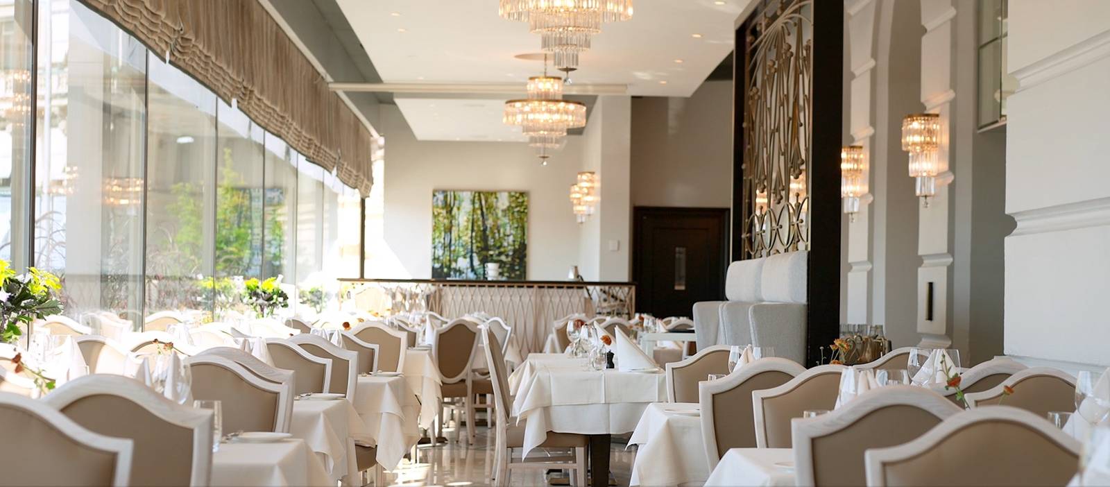 Grand Hôtel The Veranda 臨窗餐廳
