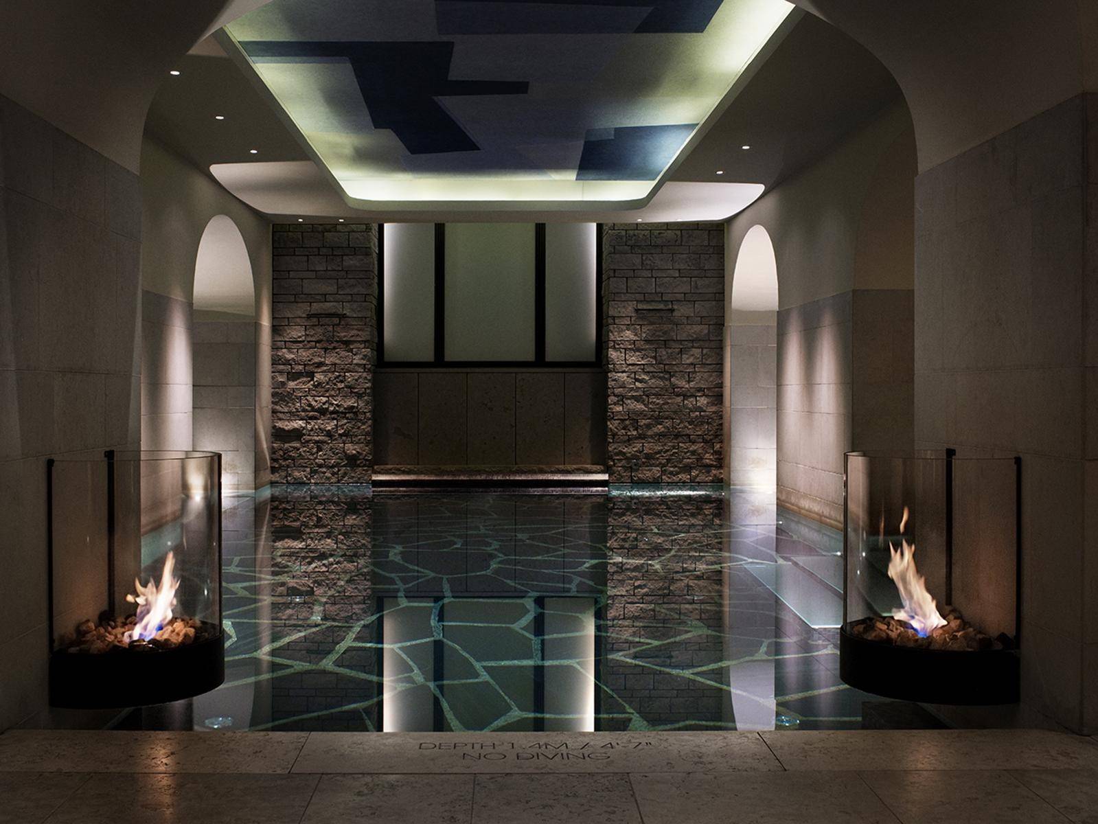 Grand Hôtel Nordic Spa 的室內泳池