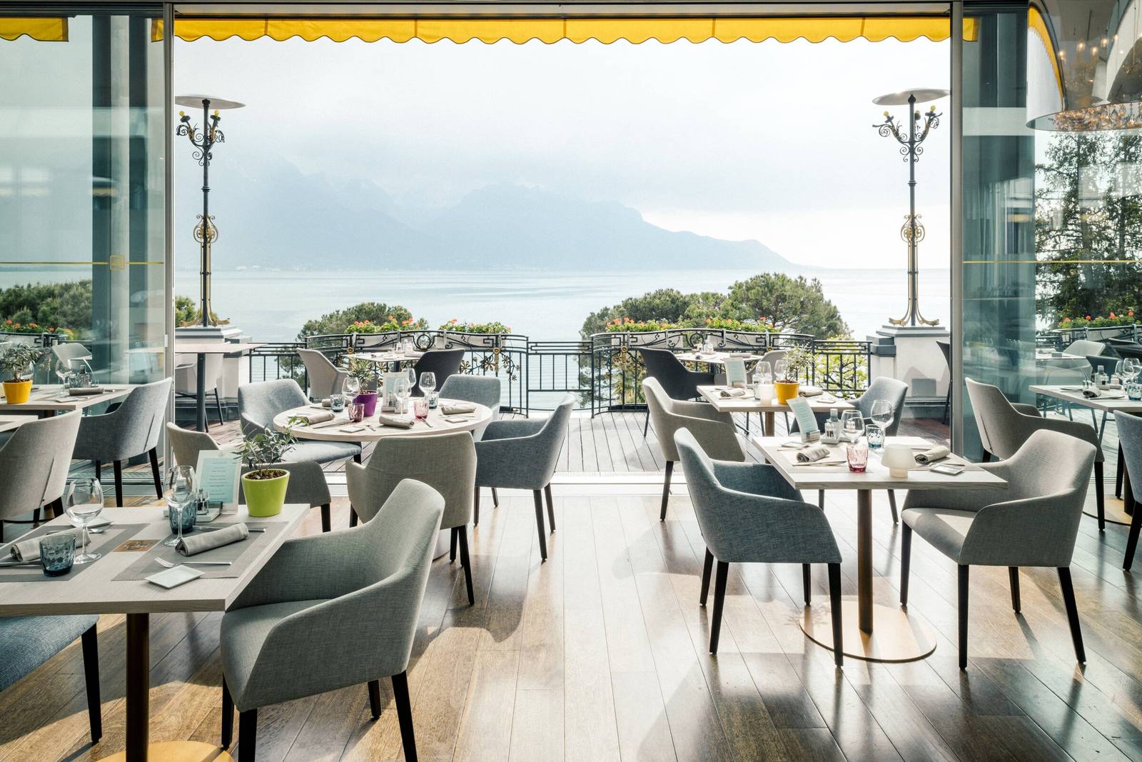 Grand Hotel Suisse Majestic 45 Grill & Health 餐廳湖景座位