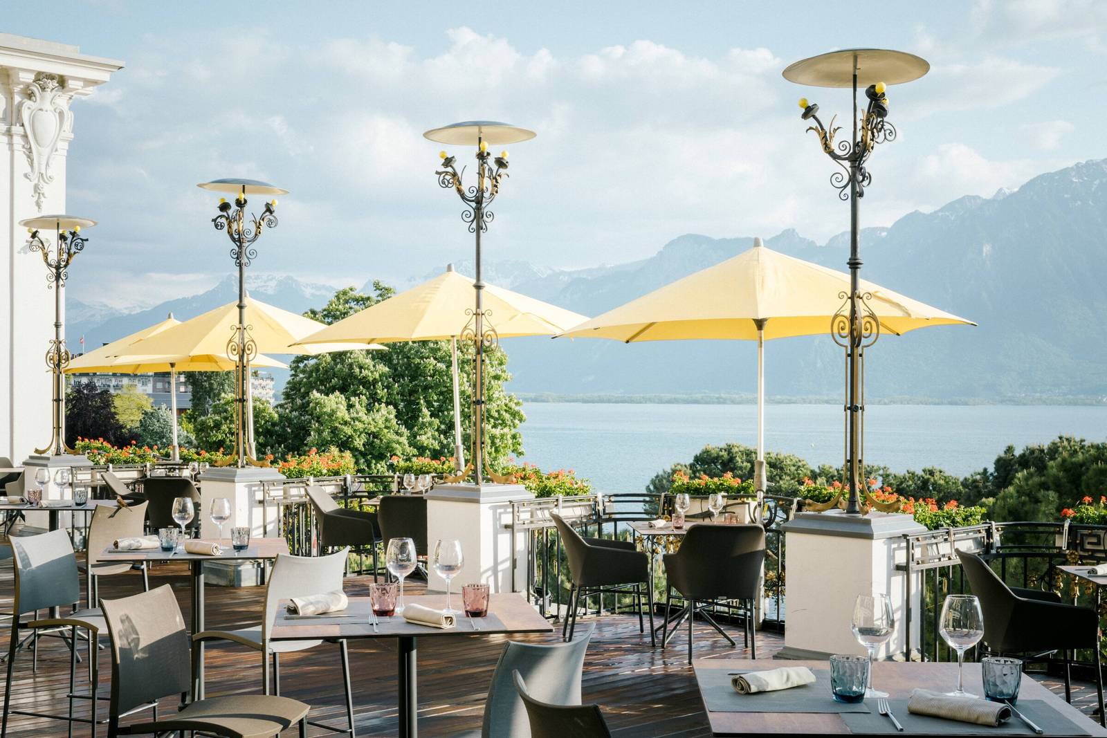 Grand Hotel Suisse Majestic 湖景露台用餐區