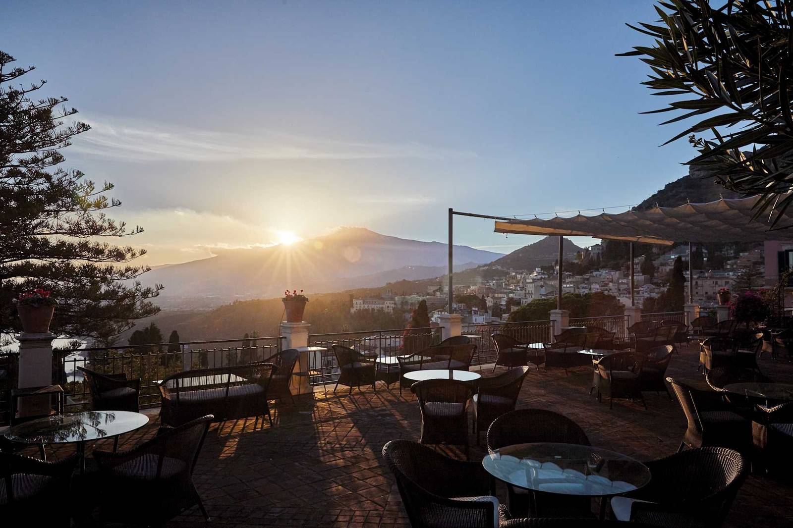 Grand Hotel Timeo 文學露台遠眺埃特納火山夕照