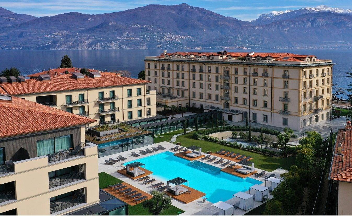 Grand Hotel Victoria 主建築、花園泳池與科莫湖群山
