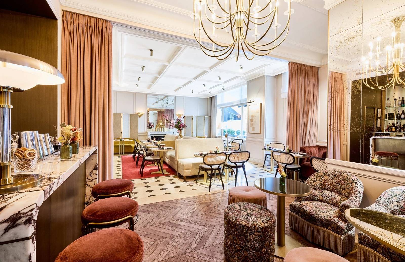 Café 52 餐廳與吧台
