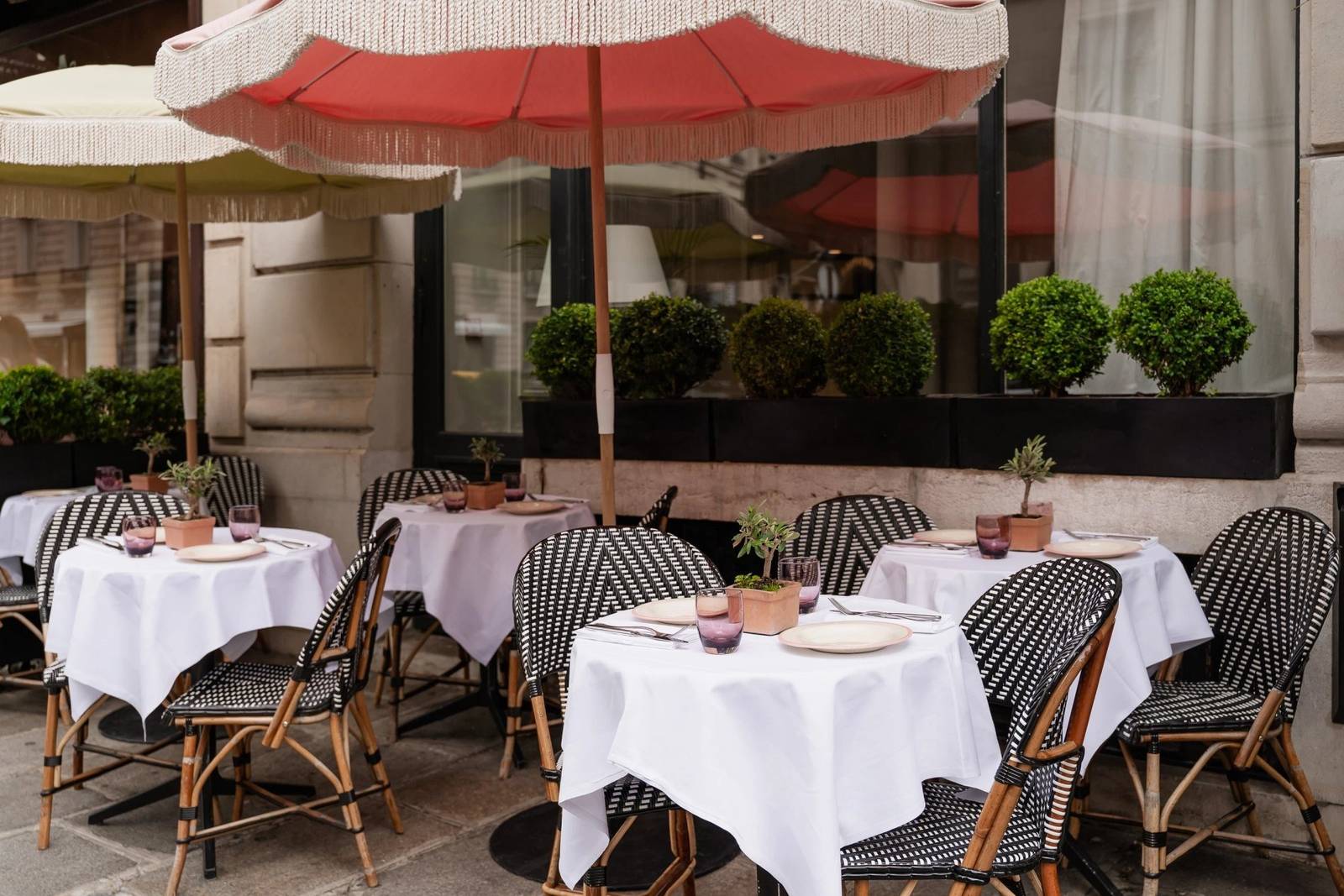 Café 52 François 1er 街邊露台座位