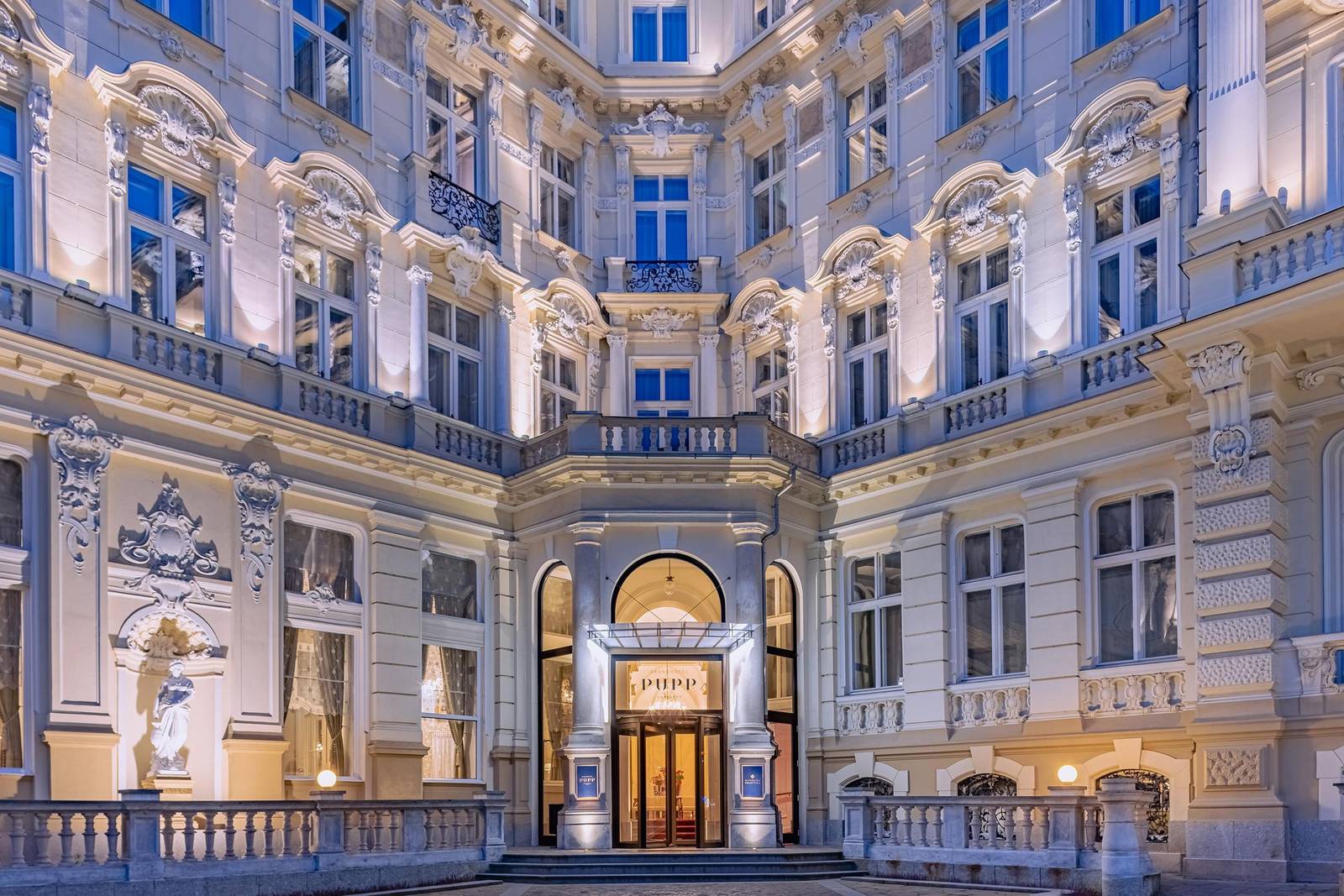 Grandhotel Pupp Riverside 新巴洛克立面與入口庭院