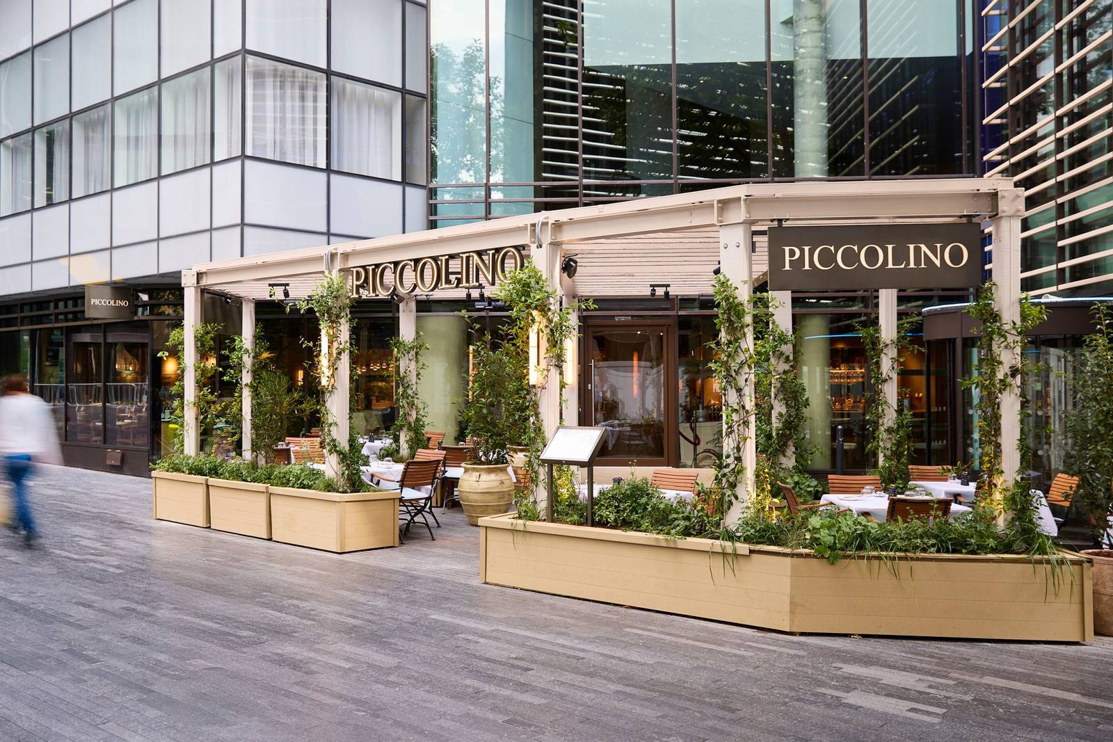 Piccolino 餐廳戶外露台座位