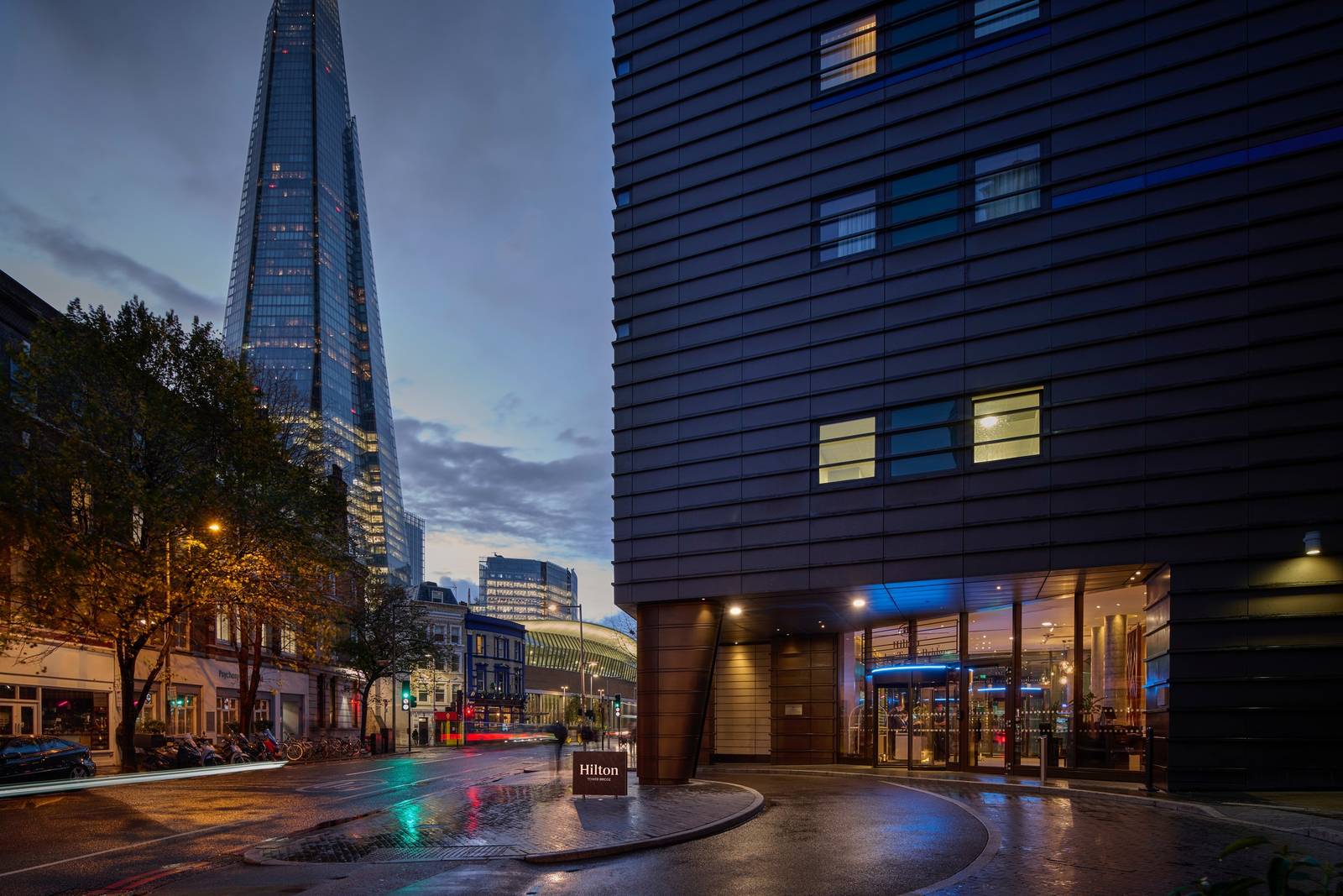 酒店所在的 Tooley Street 街景與碎片大廈