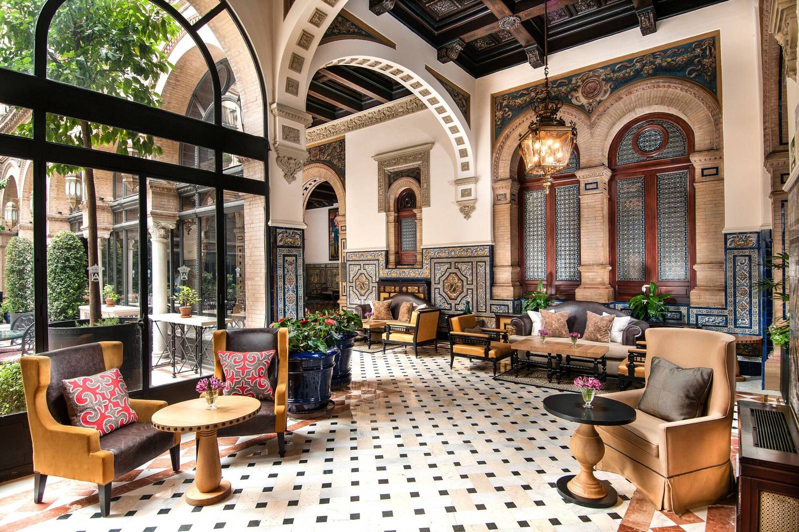 Hotel Alfonso XIII 拱窗旁的交誼廊