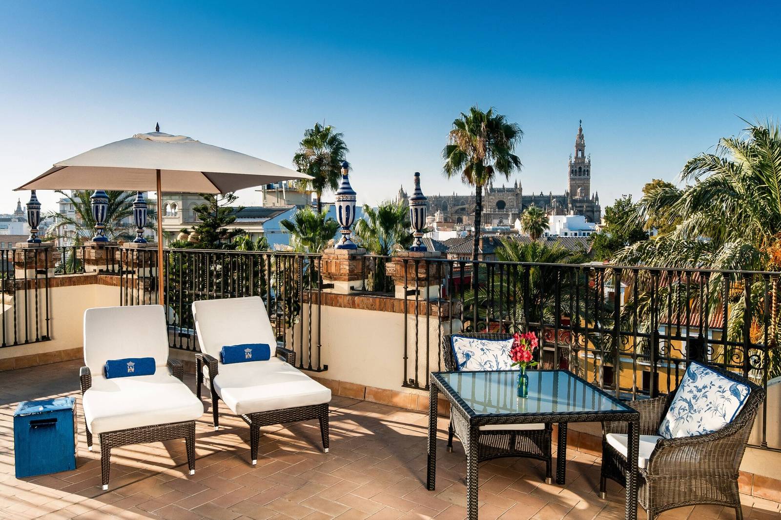 Hotel Alfonso XIII 露台望向塞維亞大教堂