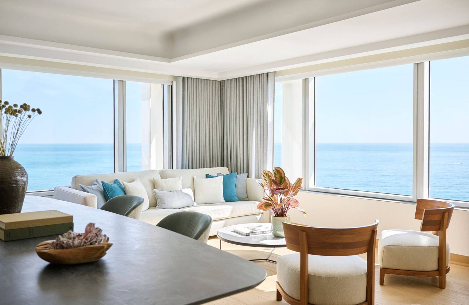 Hotel Arts Club Lounge 海景座位區