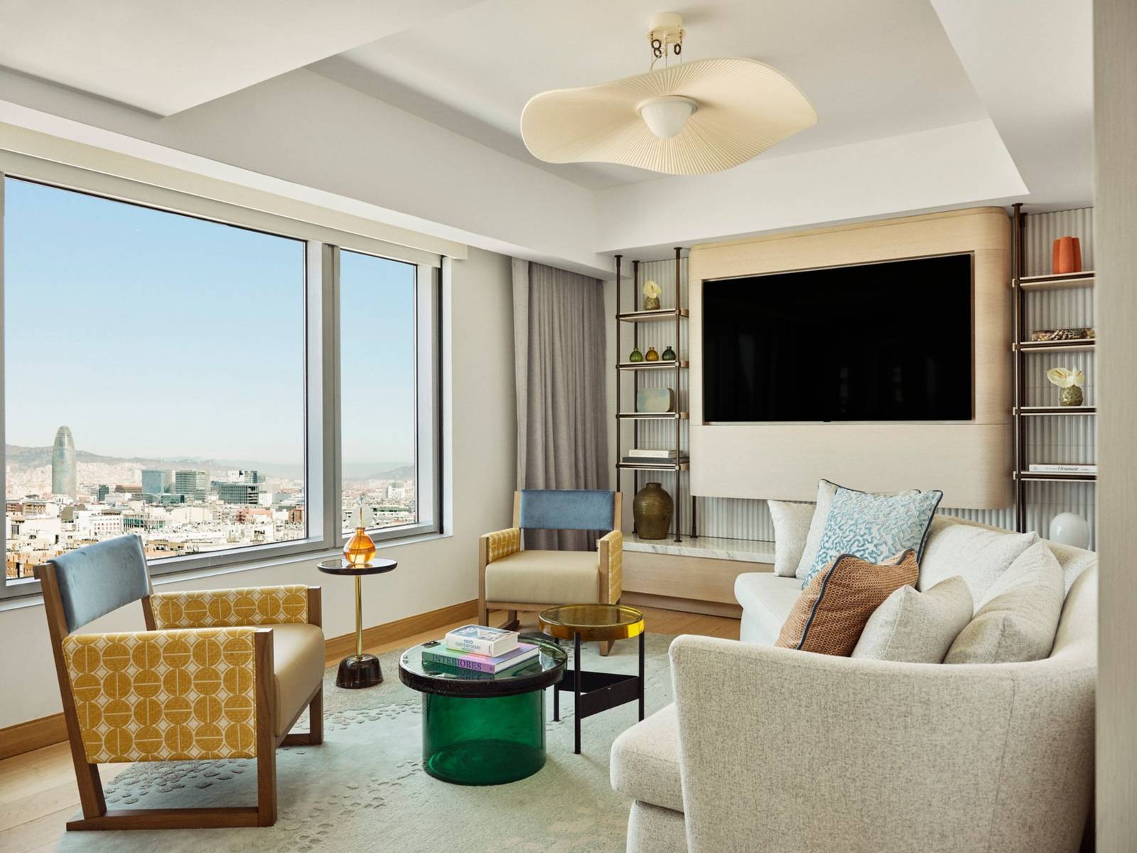 Hotel Arts Skyline City View Suite 起居室