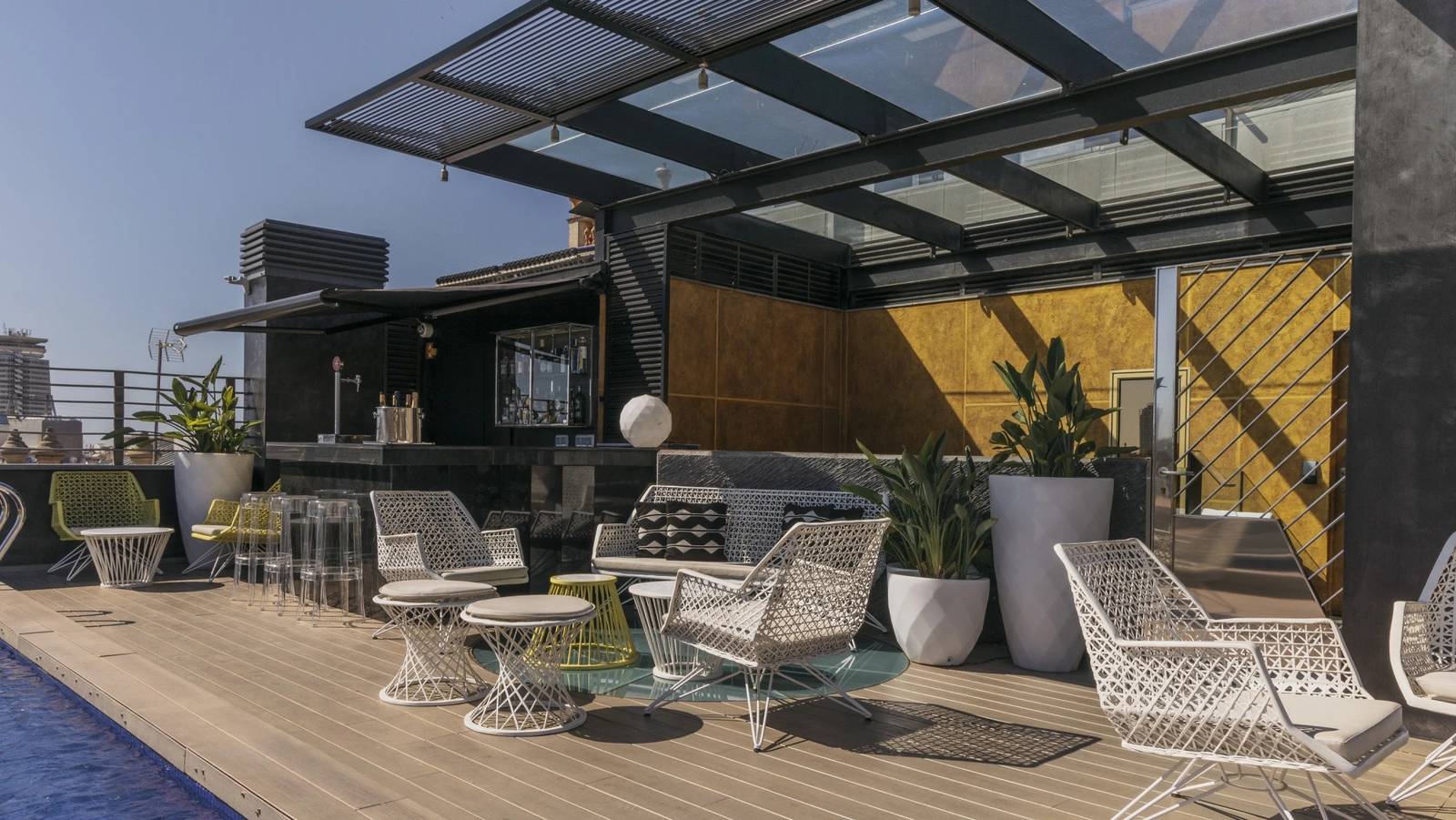 Hotel Bagués 屋頂露台休憩區