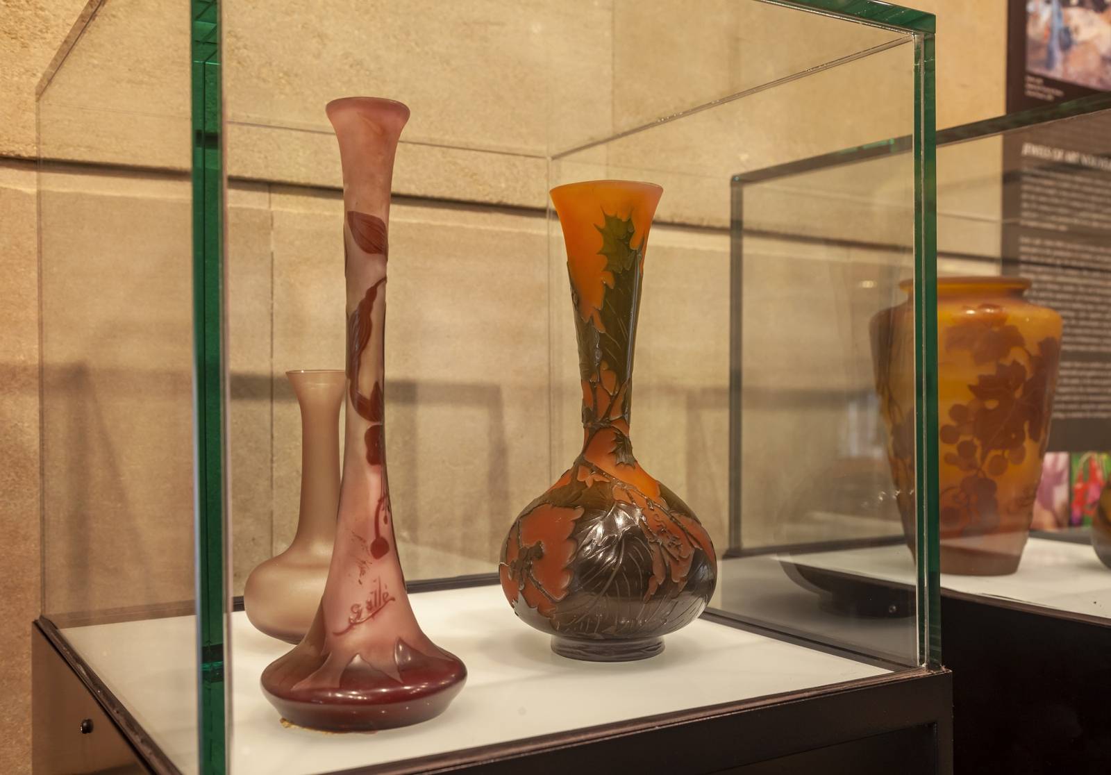 Hotel Bagués 博物館廳展示的 Émile Gallé 新藝術玻璃花瓶