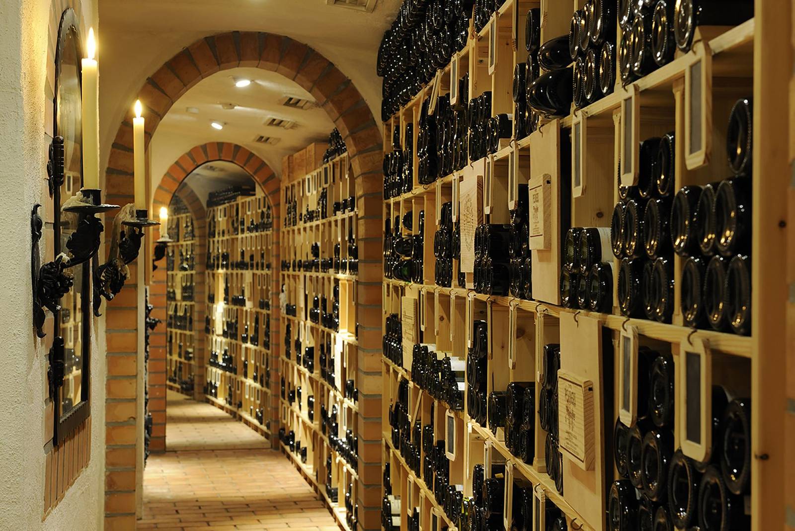 Hotel Bareiss 拱頂酒窖