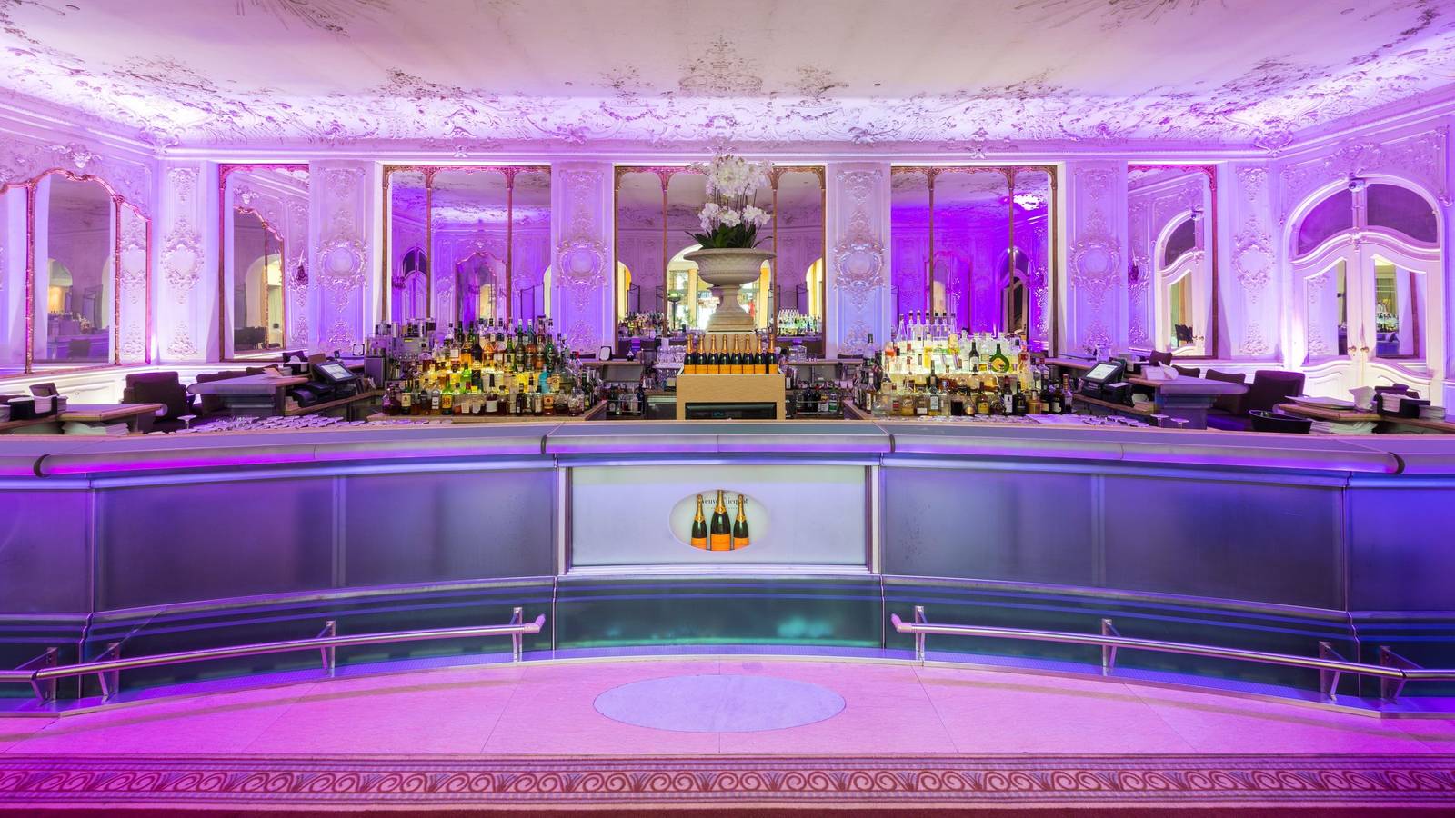 Hotel Bayerischer Hof 保留歷史鏡廳的 Falk's Bar