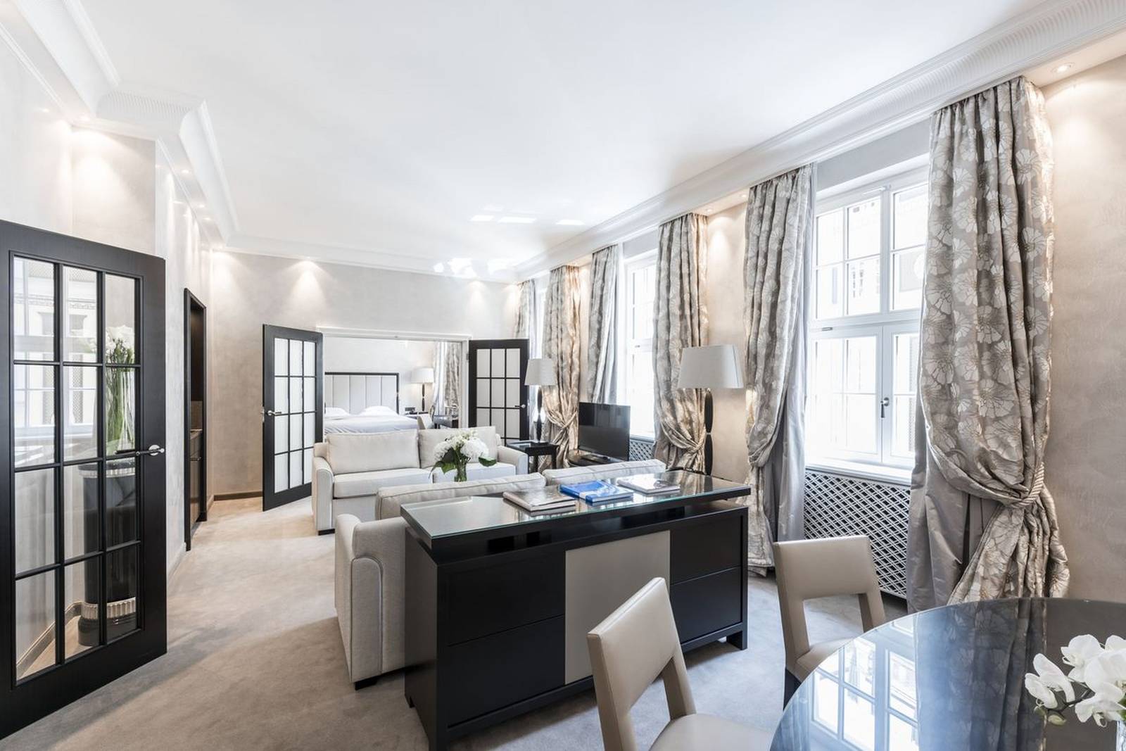 Hotel Bayerischer Hof 437 號 Graf Pilati 套房起居區
