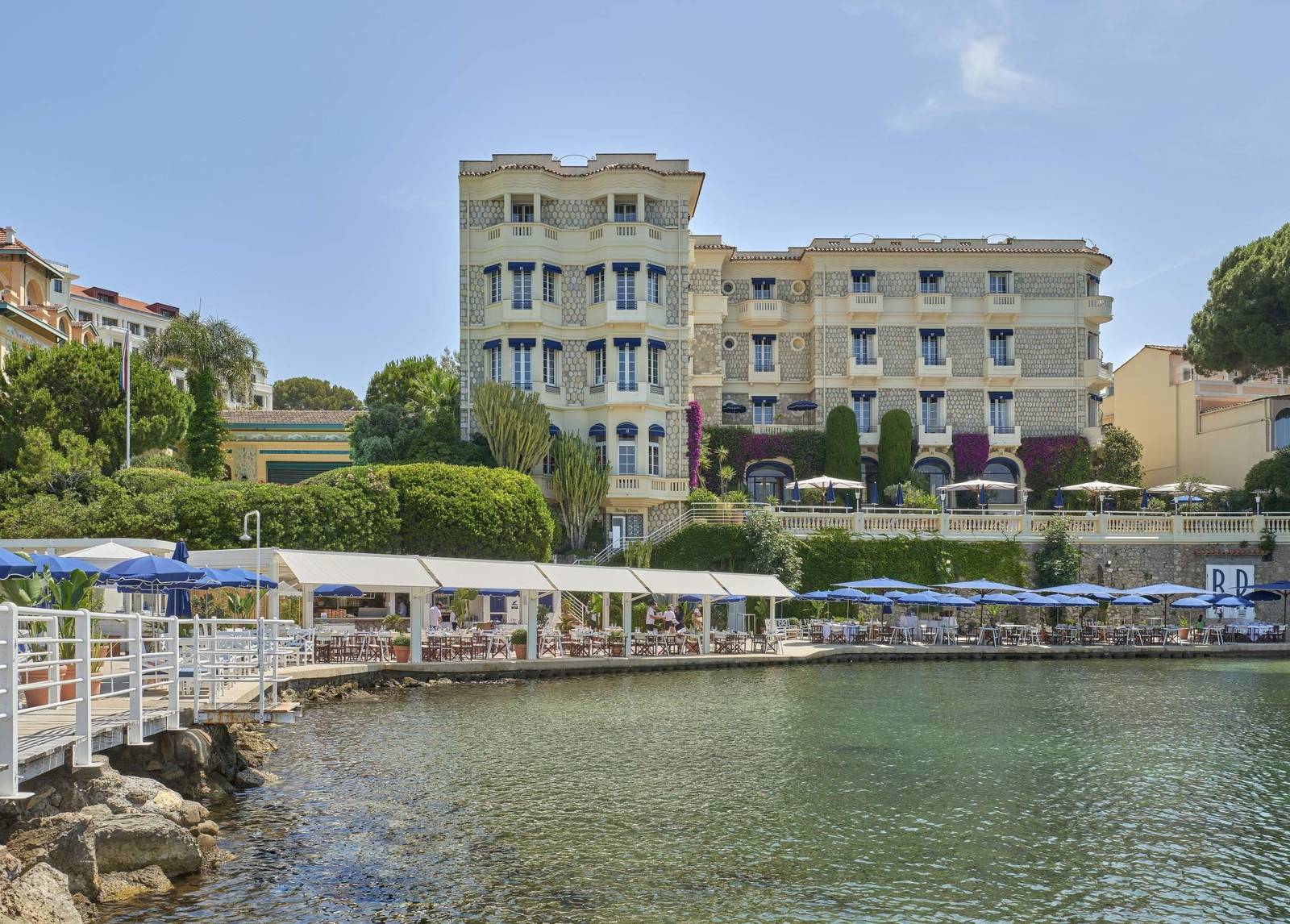 Hotel Belles Rives 臨海建築與海上餐廳露台