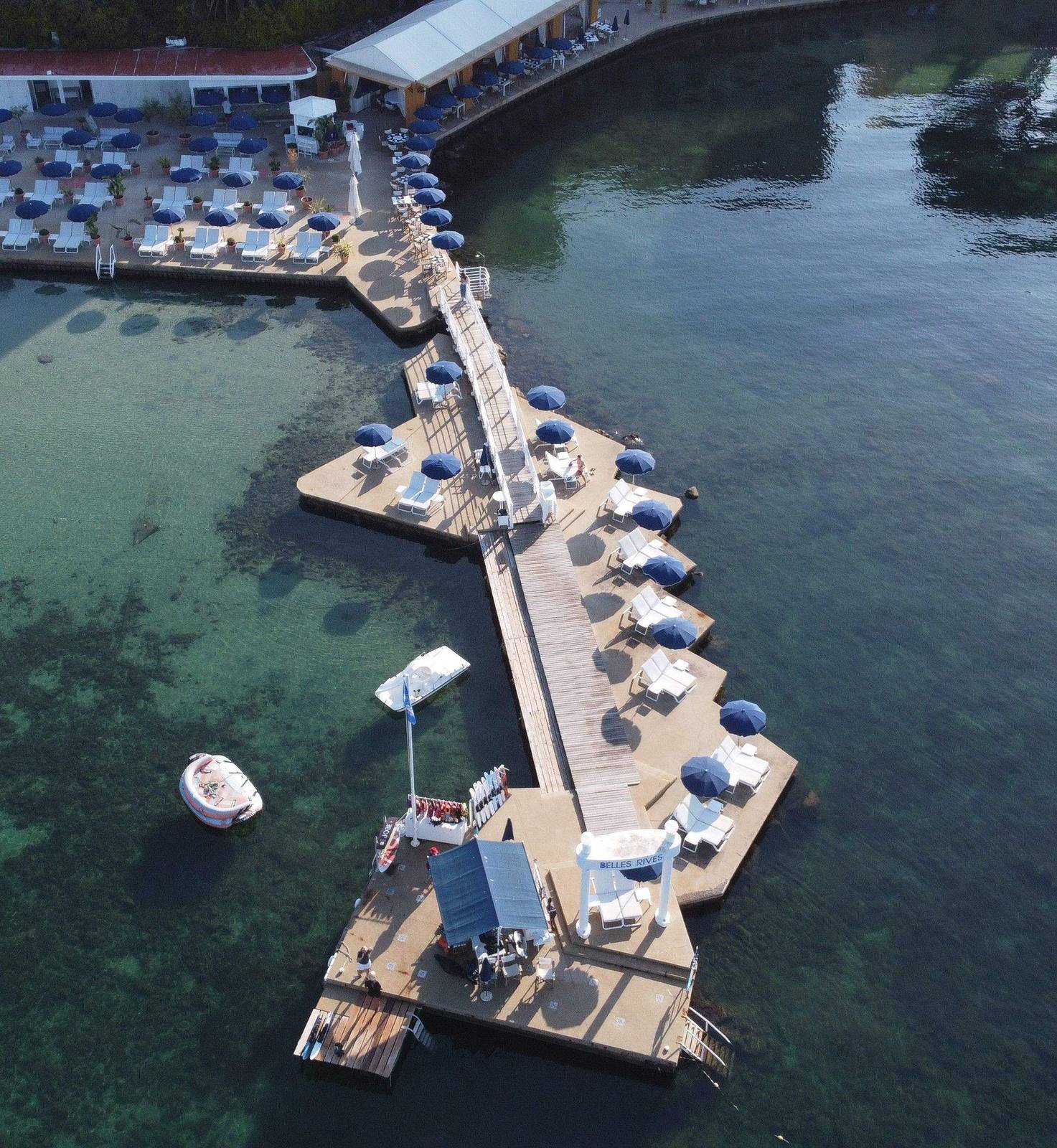 Hotel Belles Rives 私人海灘浮橋空拍