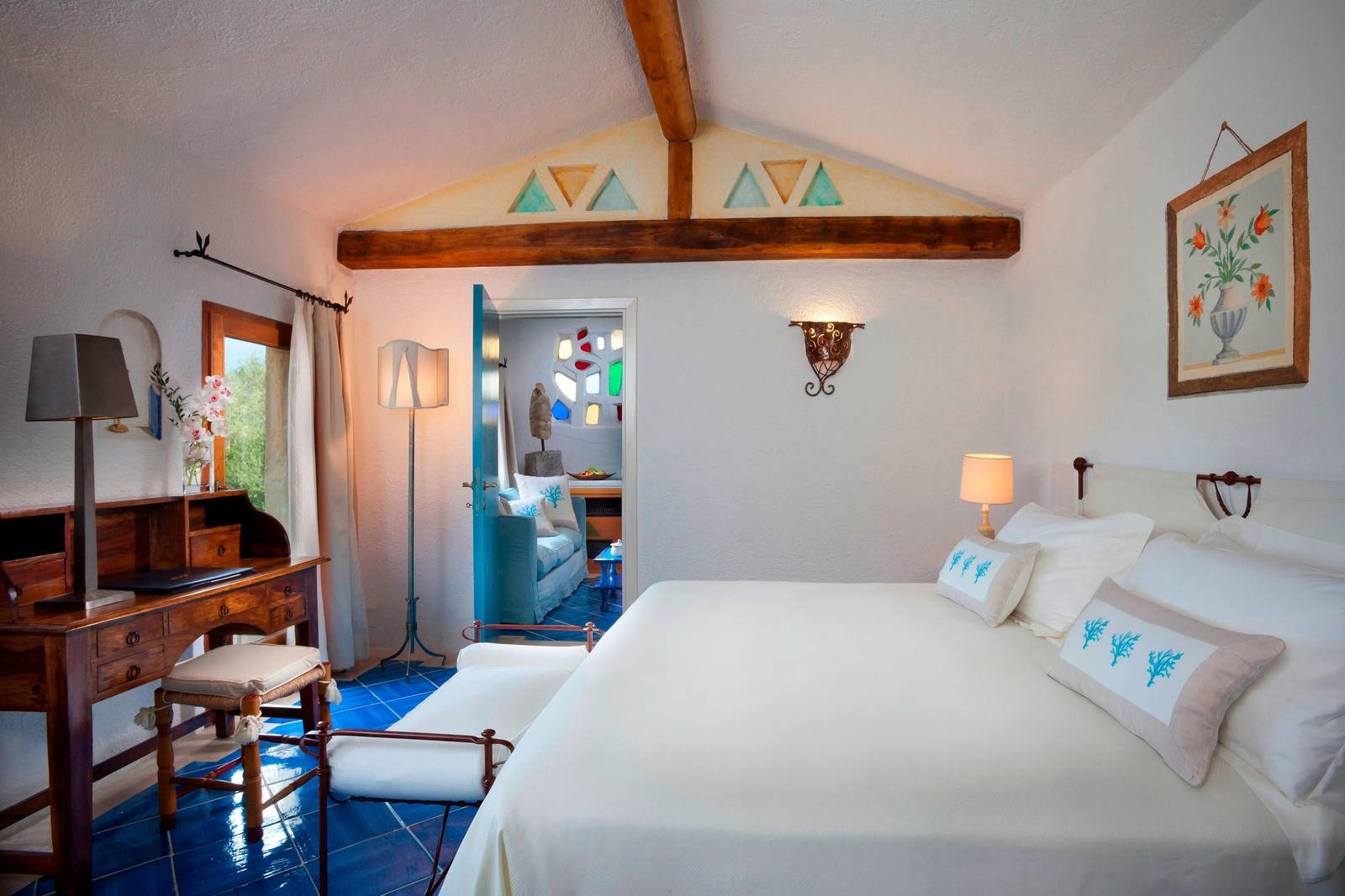 Hotel Cala di Volpe Deluxe 客房與彩繪家具