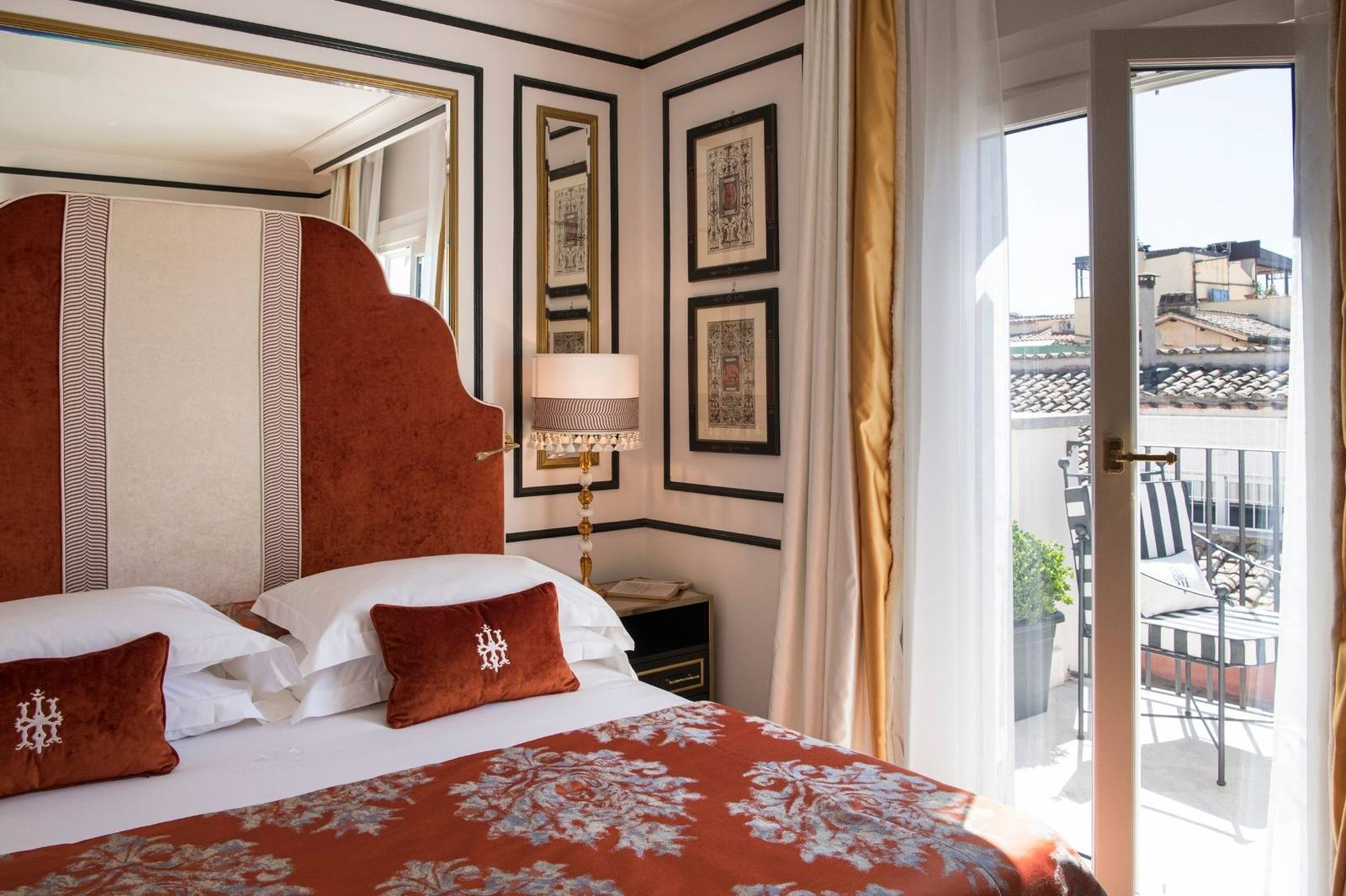 Hotel d'Inghilterra Balcony Suite 臥室與陽台