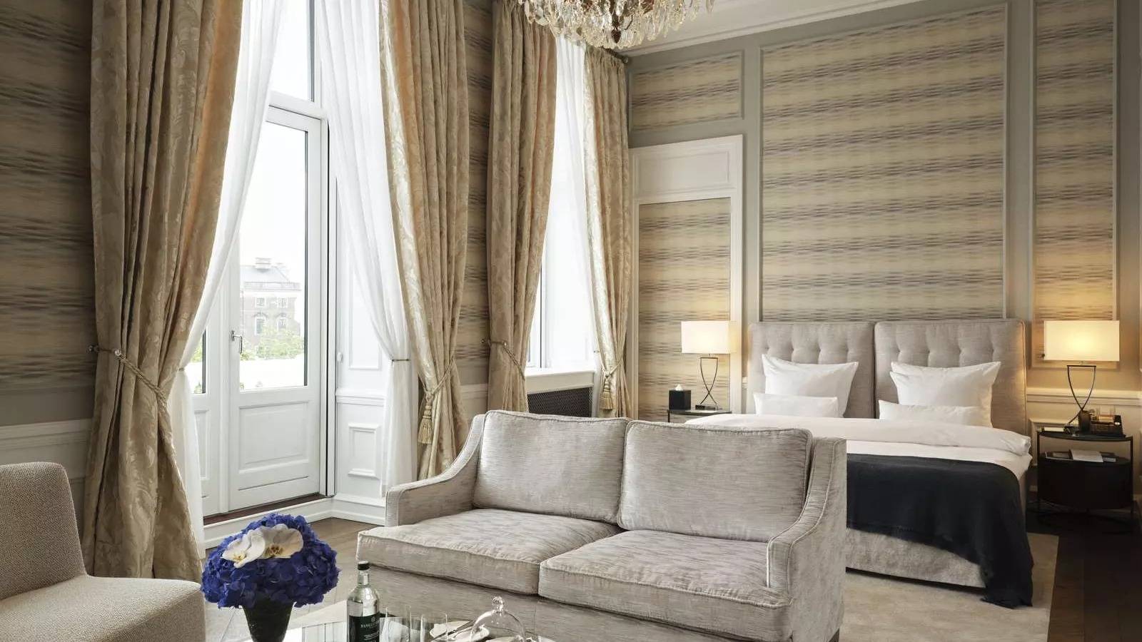Hotel d'Angleterre Junior Suite 臥室與起居沙發
