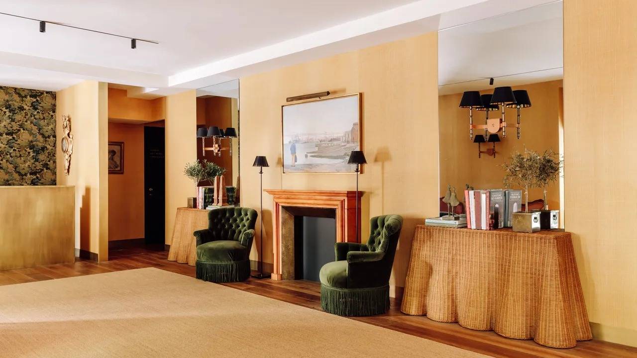 Hotel das Amoreiras 壁爐交誼廳