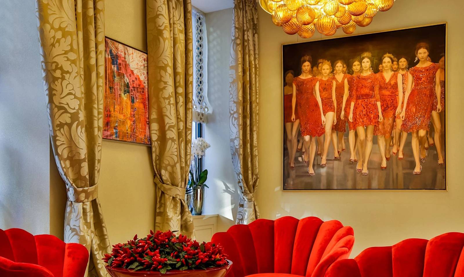 Hotel Das Tyrol 大廳休憩區與館藏畫作