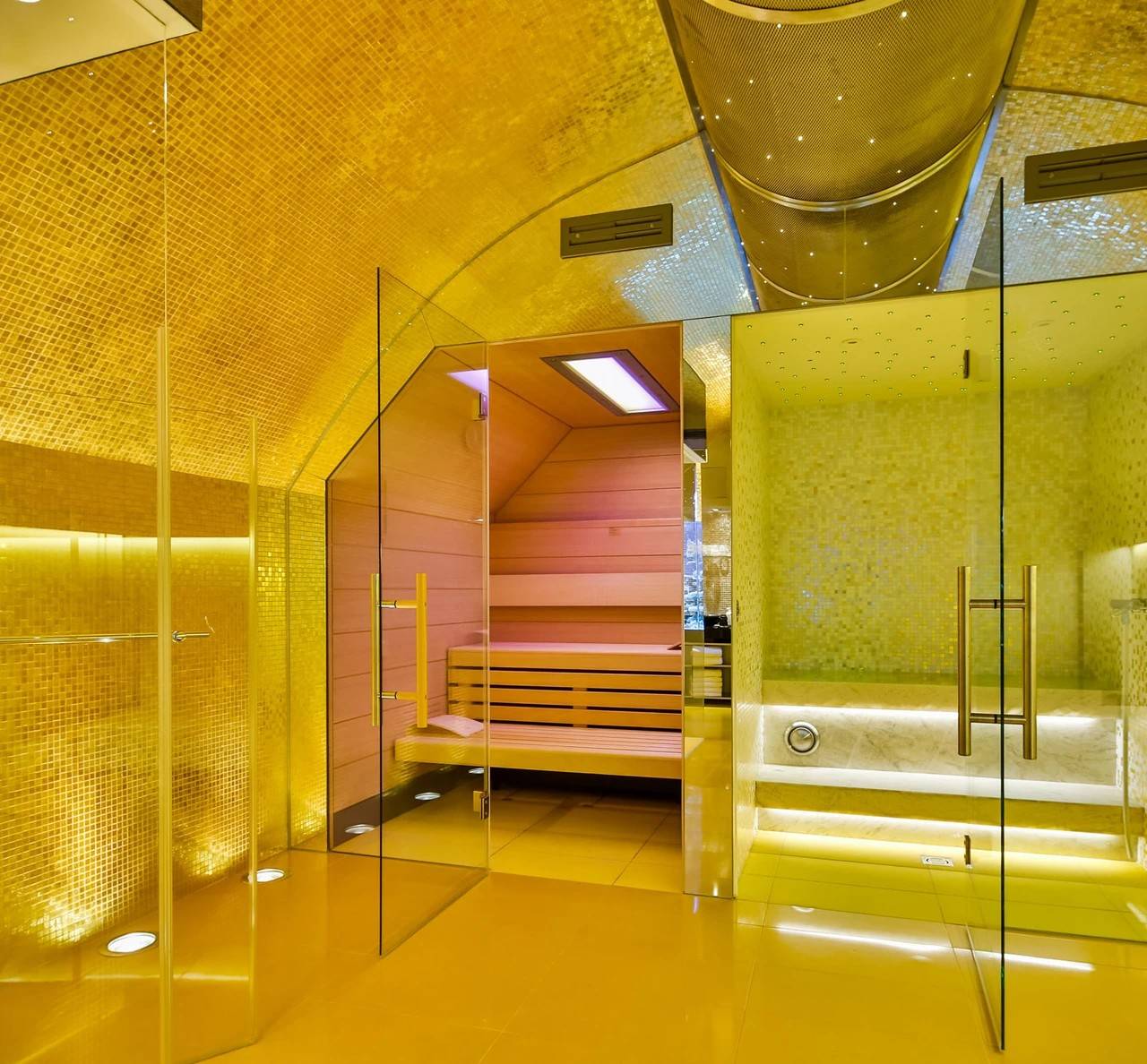 Hotel Das Tyrol 私人 Spa 的芬蘭桑拿與蒸氣室