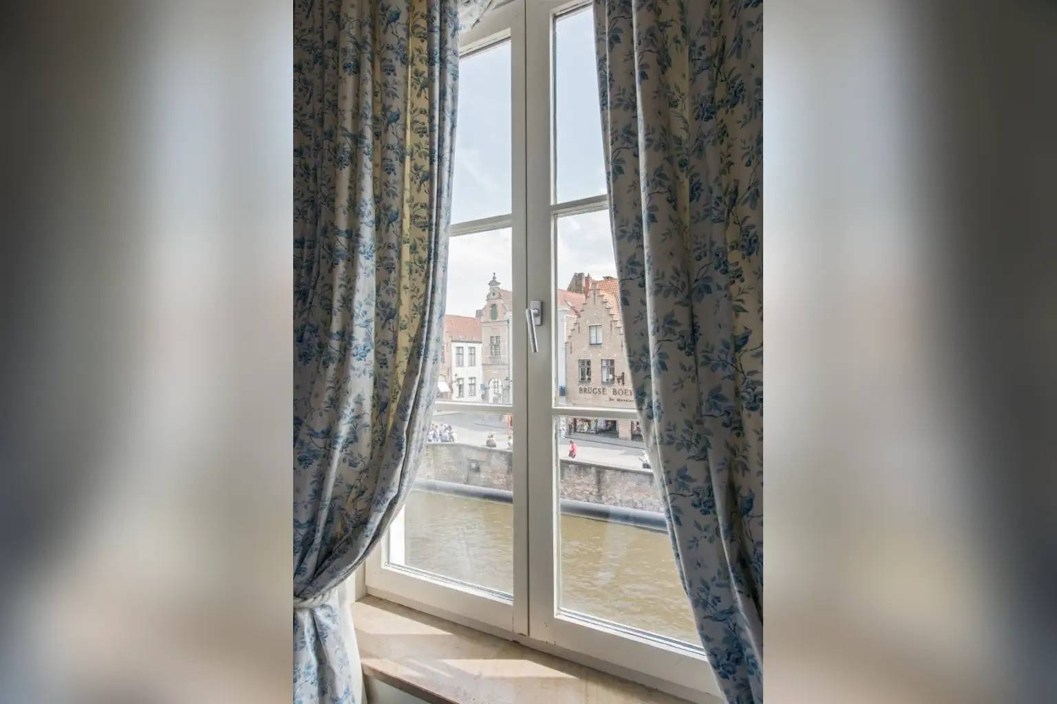 Hotel De Orangerie Dijver 運河景客房窗景