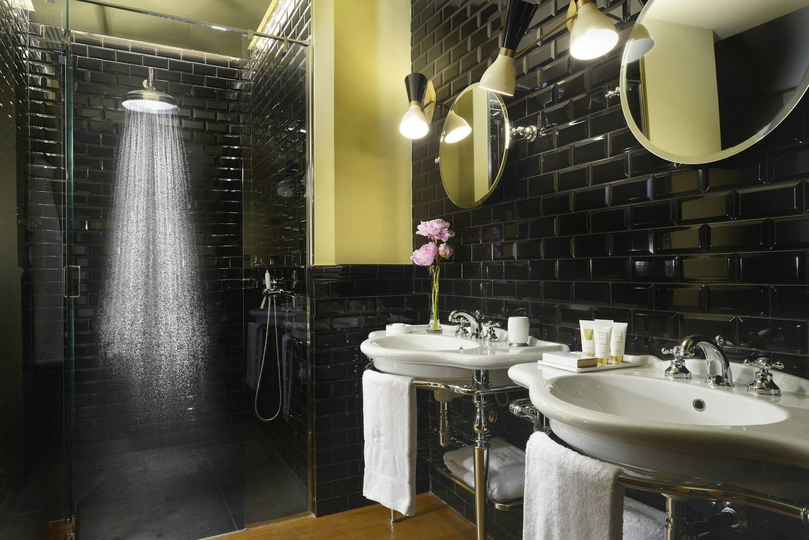 羅馬 Hotel De' Ricci Balcony Suite 黑色磁磚浴室