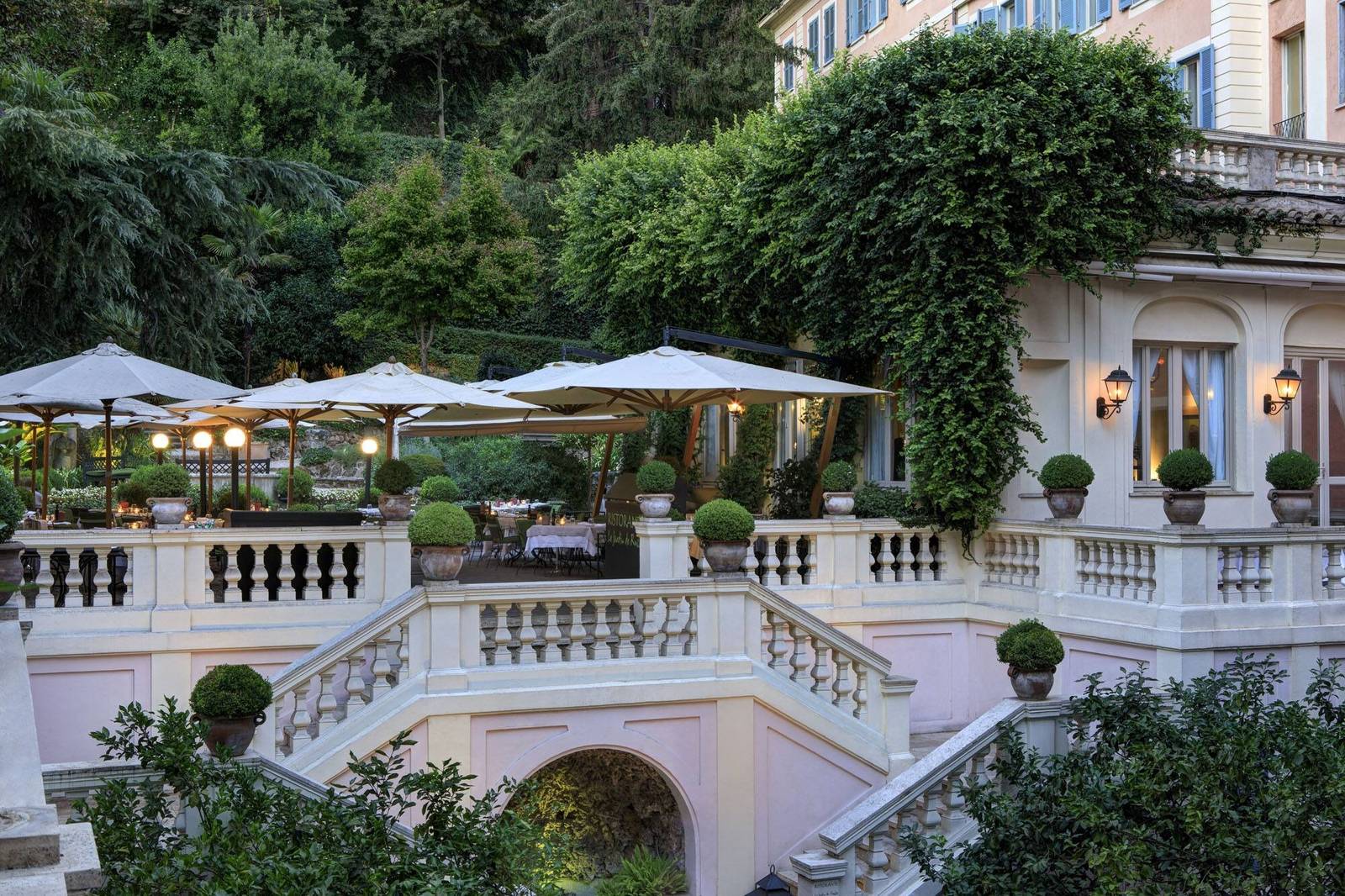 羅馬 Hotel de Russie 建築立面與階梯式秘密花園