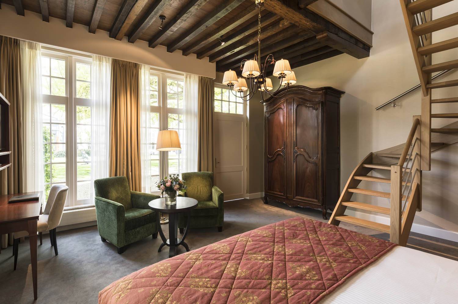 Hotel Dukes' Palace 小教堂木樑下的 Duplex 家庭房
