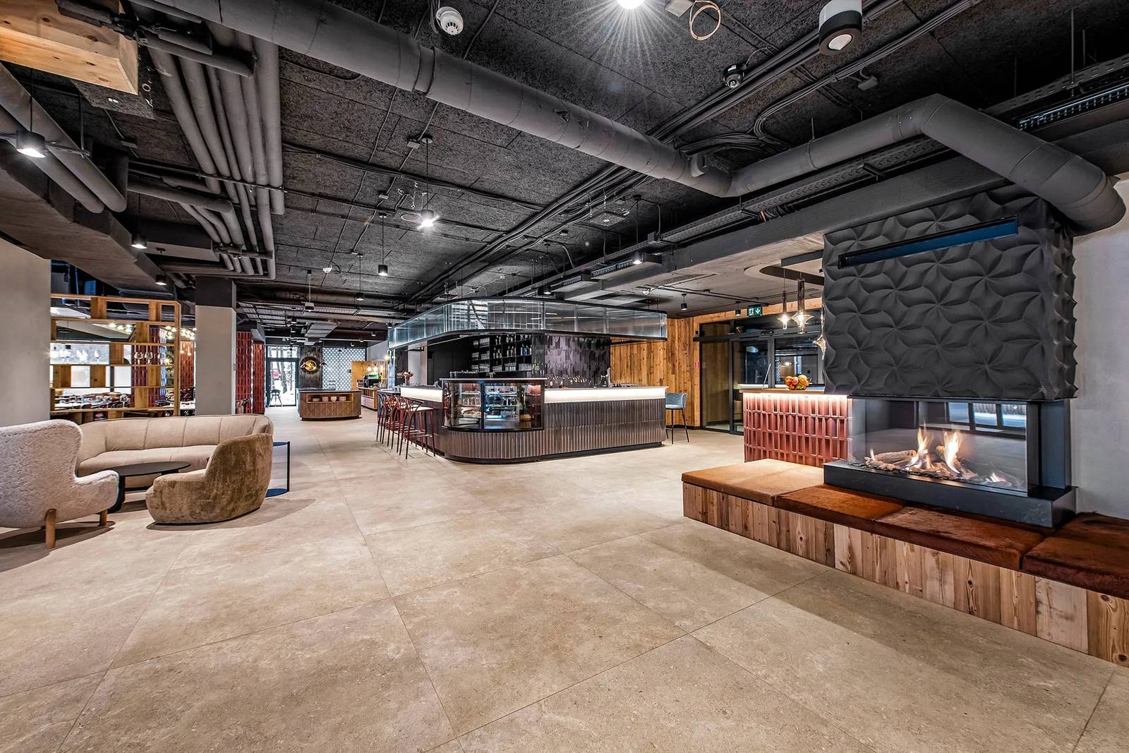 ELEMENTS 酒店酒吧區與壁爐沙發座
