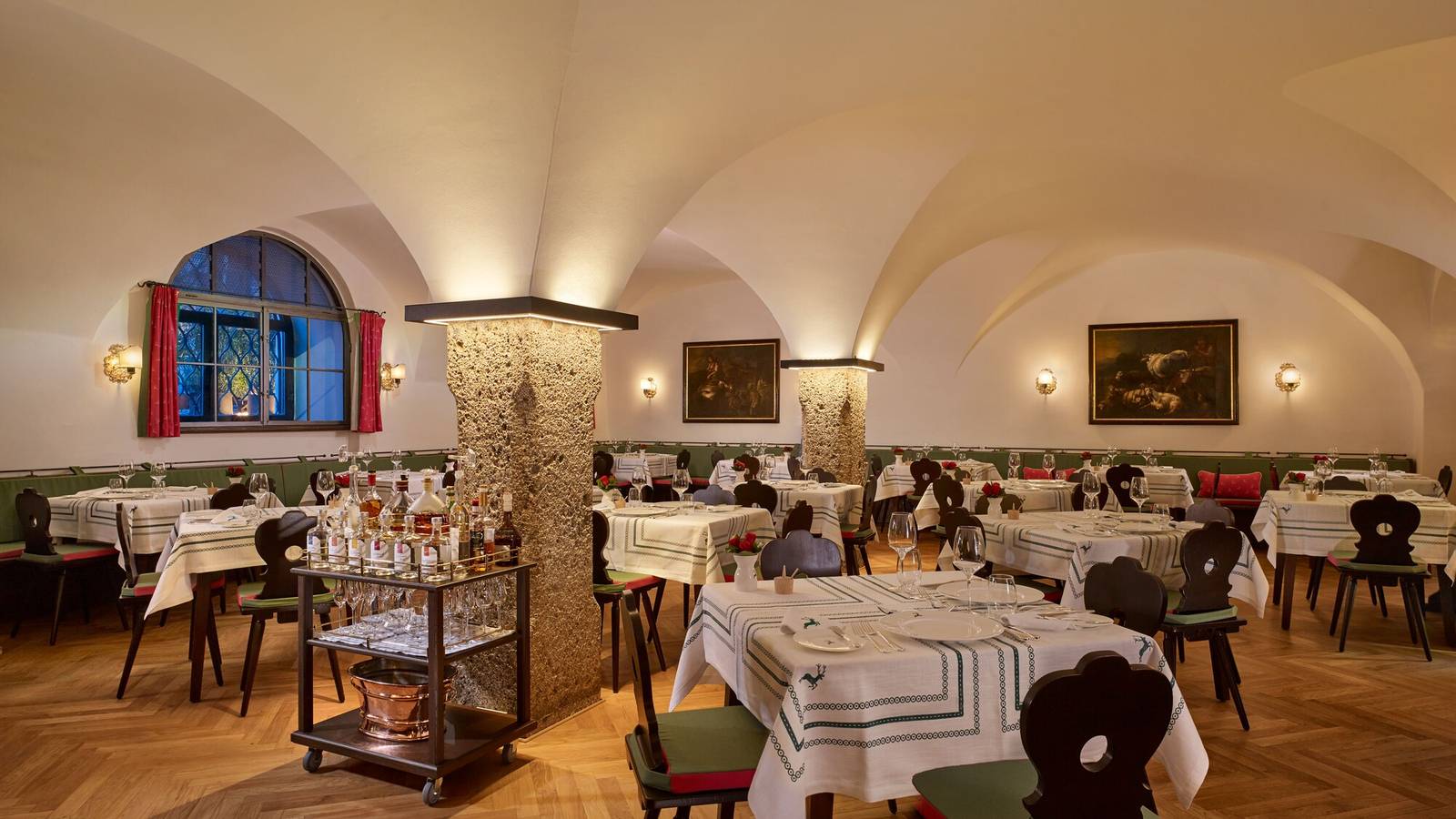 Hotel Goldener Hirsch 拱頂餐廳