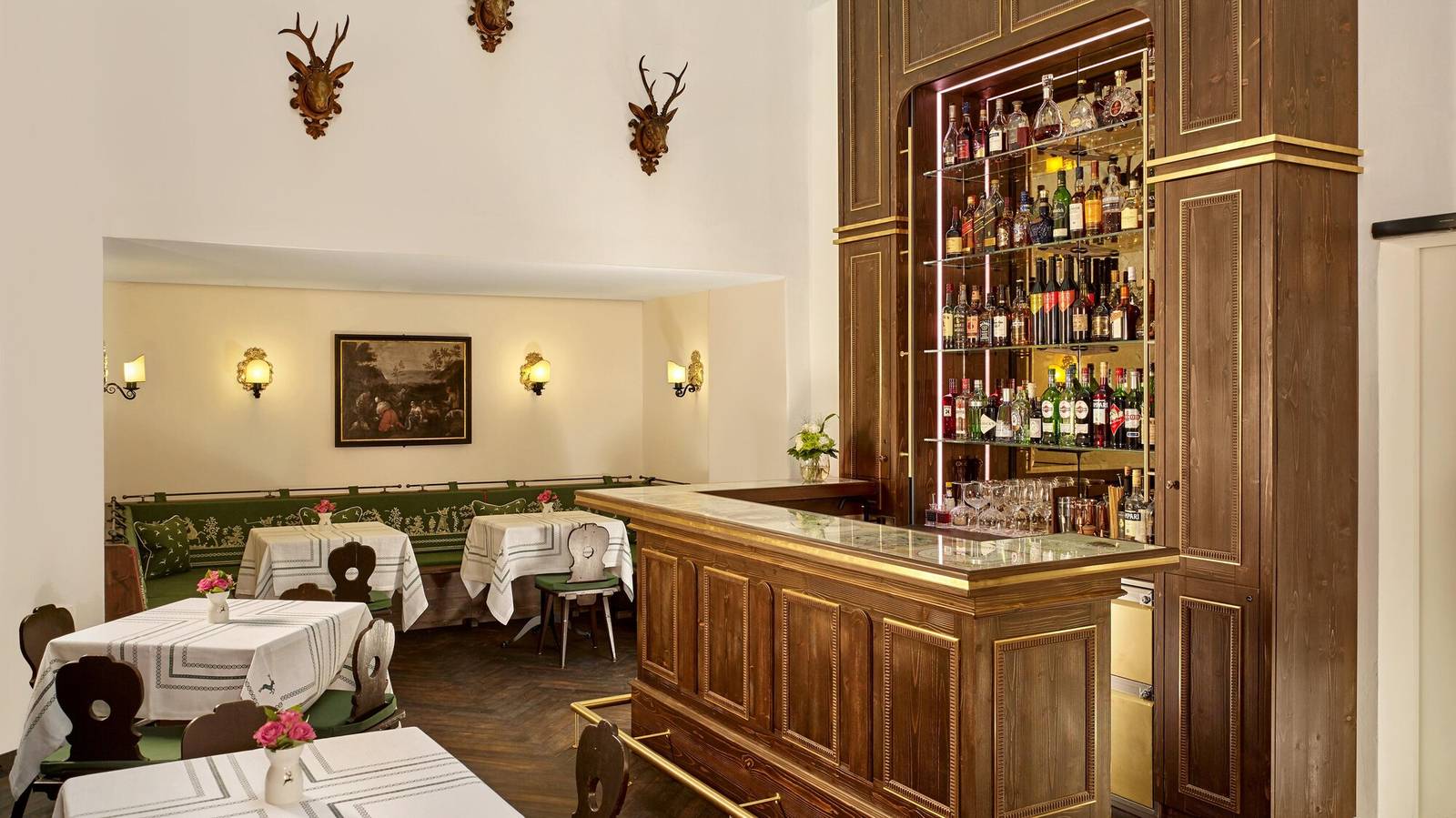 Hotel Goldener Hirsch 酒吧吧台