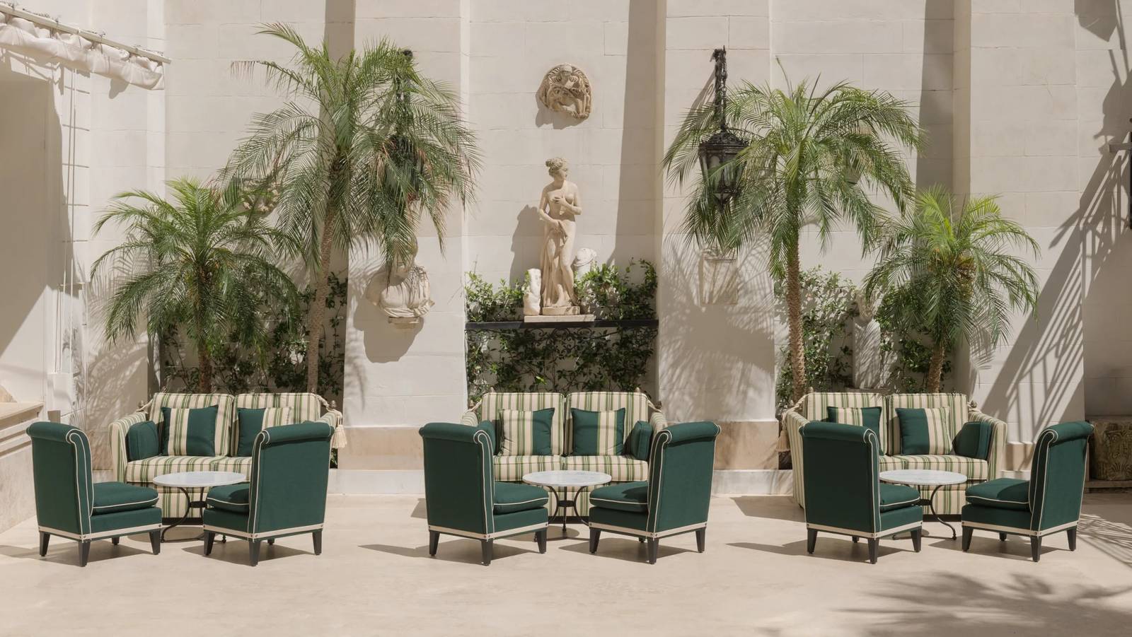 Hotel Hassler Palm Court 庭園座位區