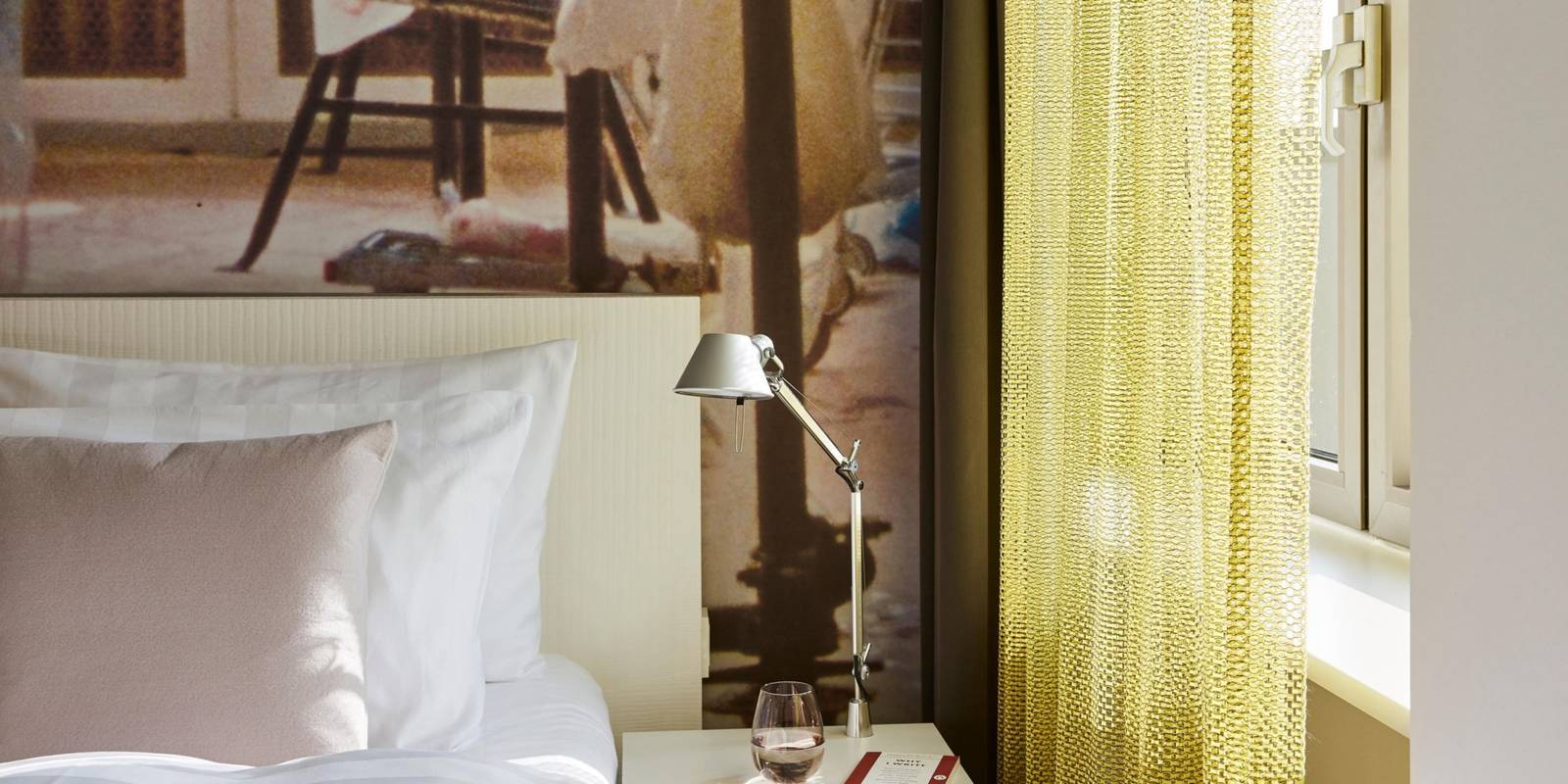 柏林 Hotel Indigo Berlin - Ku'damm 客房床邊的藝術壁畫