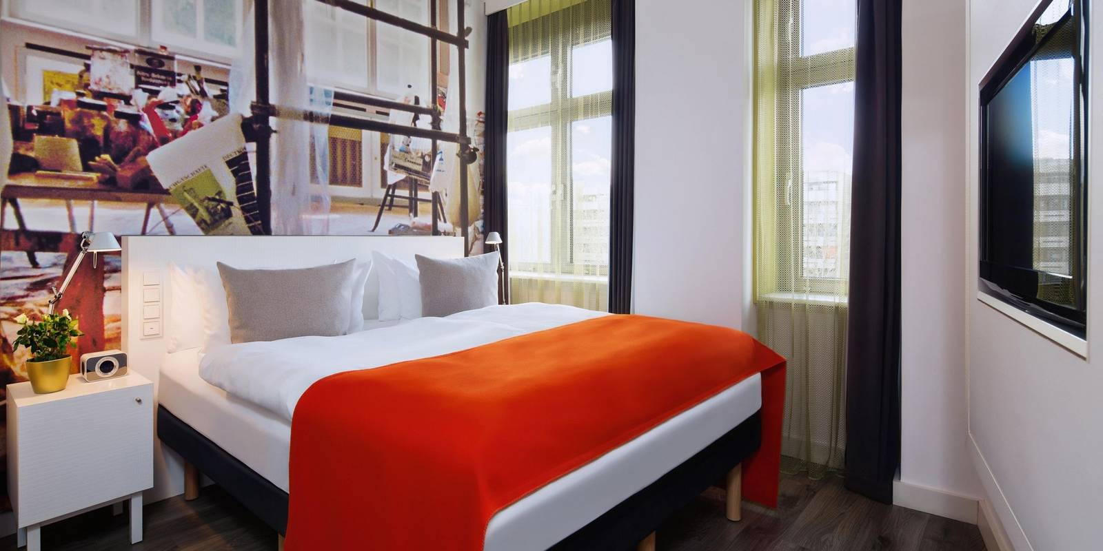 柏林 Hotel Indigo Berlin - Ku'damm 雙人床客房與主題壁面