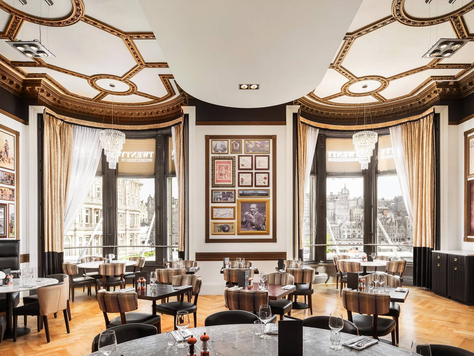 愛丁堡 Hotel Indigo Twenty Princes Street 餐廳與弧形窗