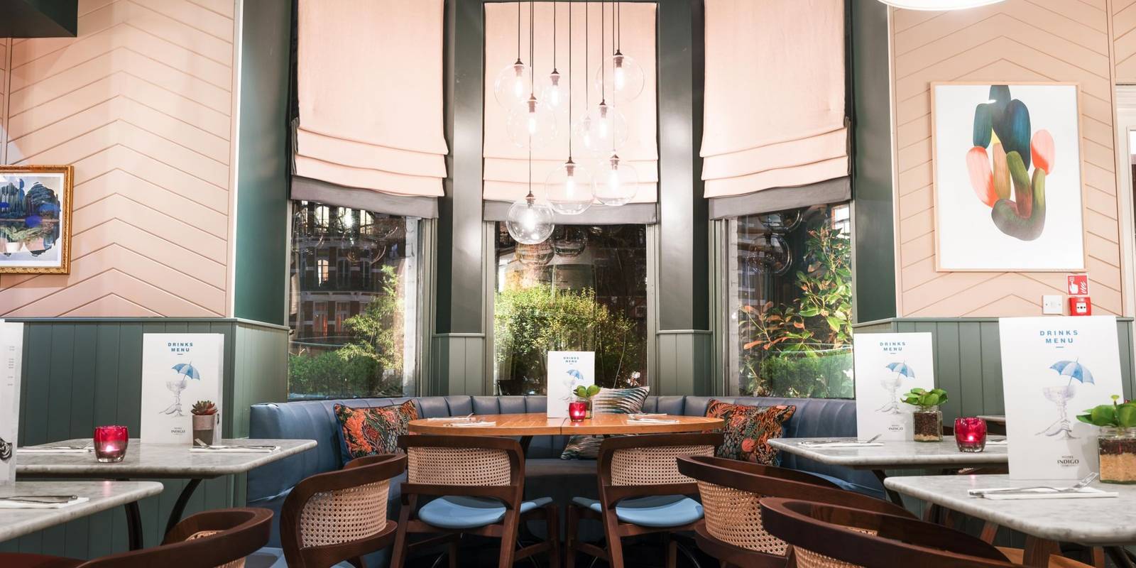 Hotel Indigo London - Kensington 餐廳窗邊座位
