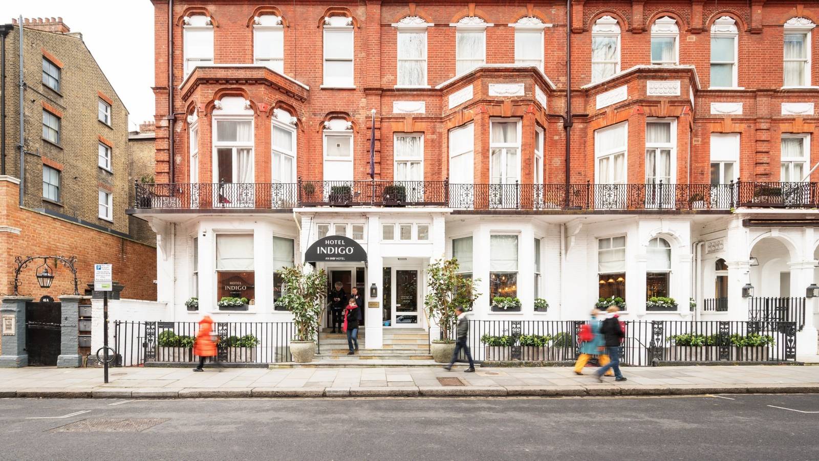 Hotel Indigo London - Kensington 所在的 Barkston Gardens 紅磚連棟建築
