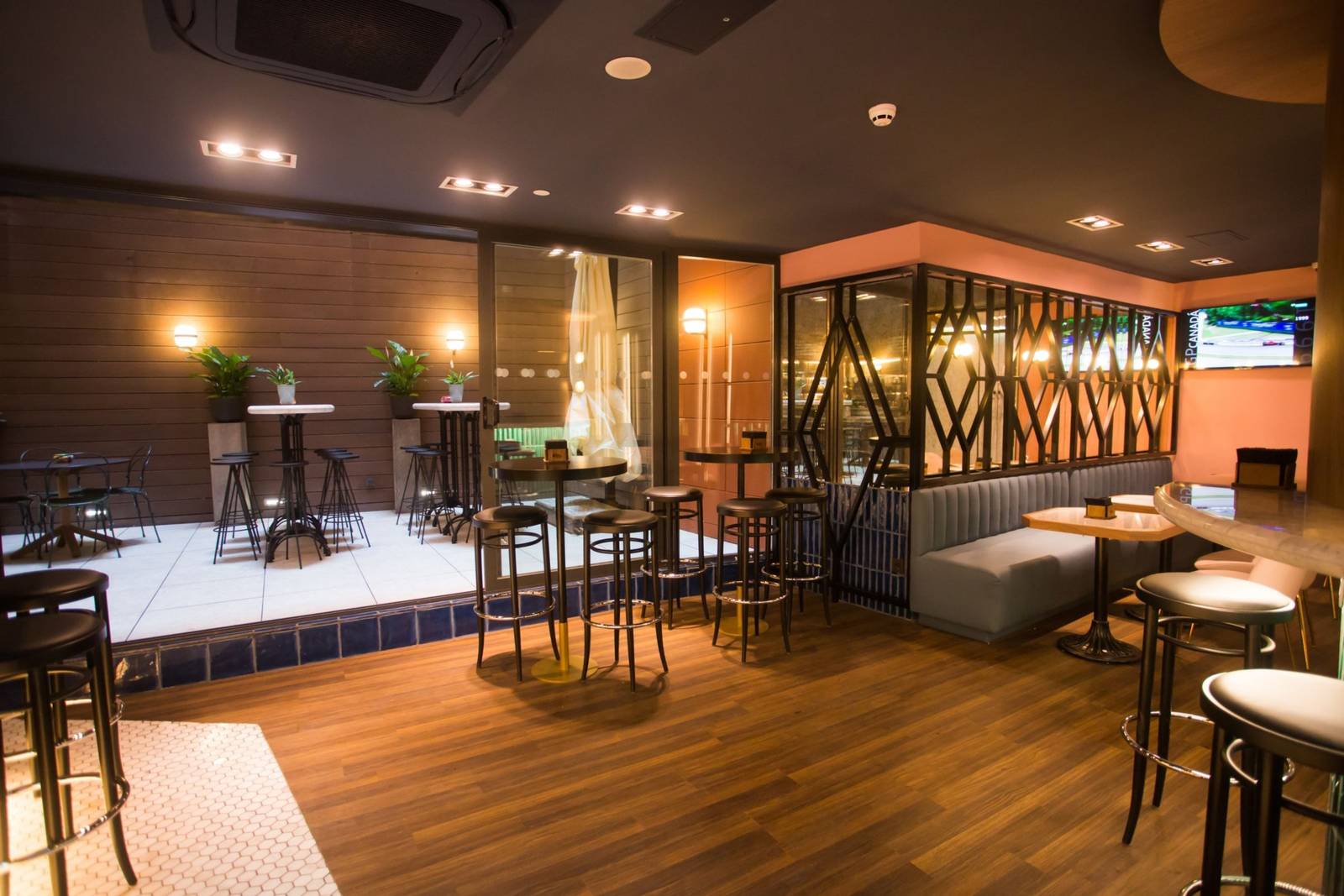 馬德里 Hotel Indigo Gran Via 一樓酒吧座位