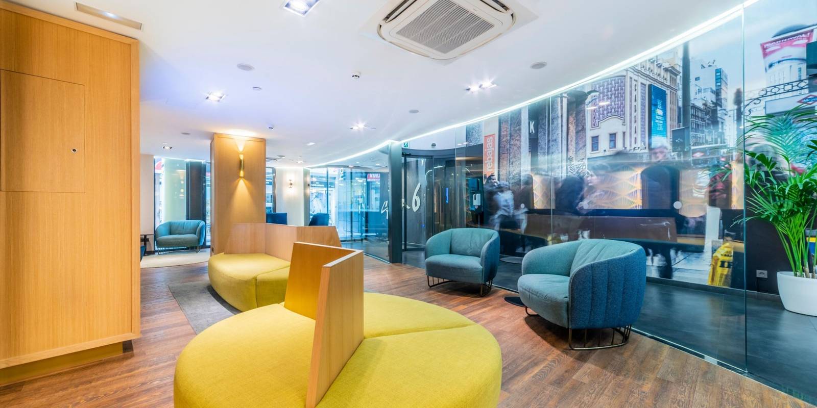 馬德里 Hotel Indigo Gran Via 大廳休息區