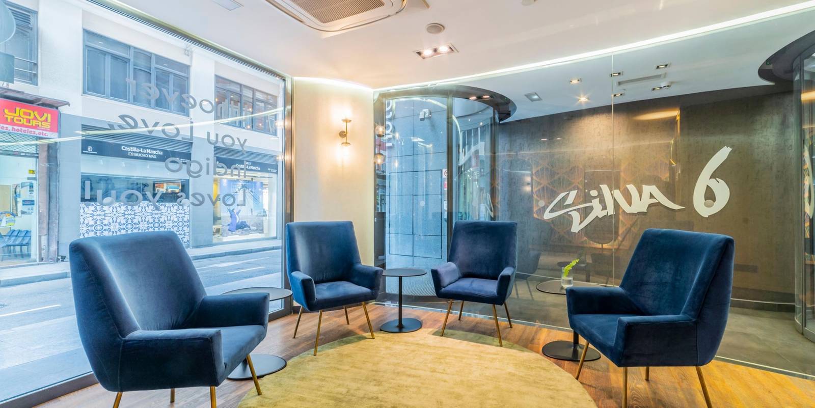 馬德里 Hotel Indigo Gran Via 大廳座位區
