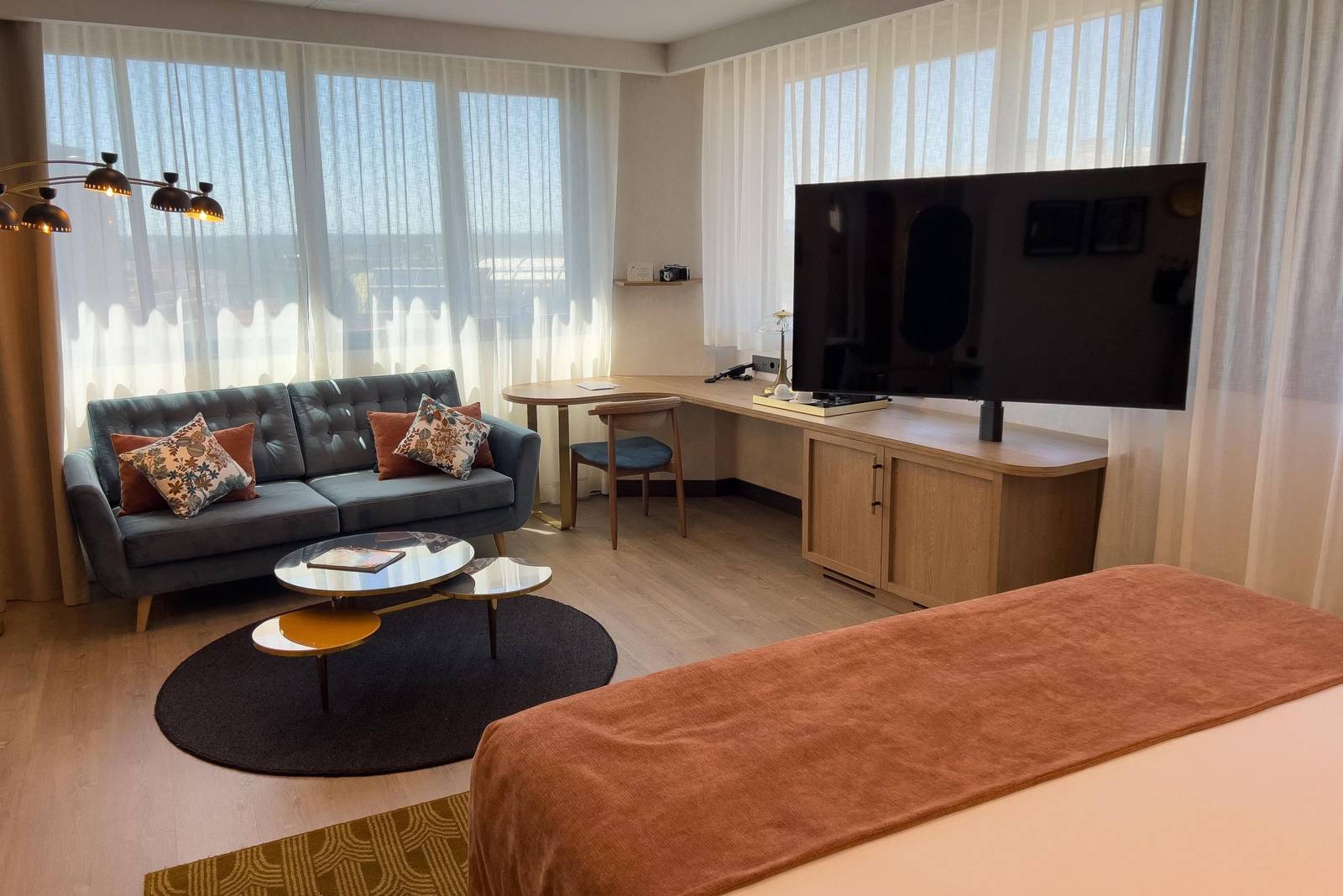 馬德里 Hotel Indigo Gran Via 套房起居區