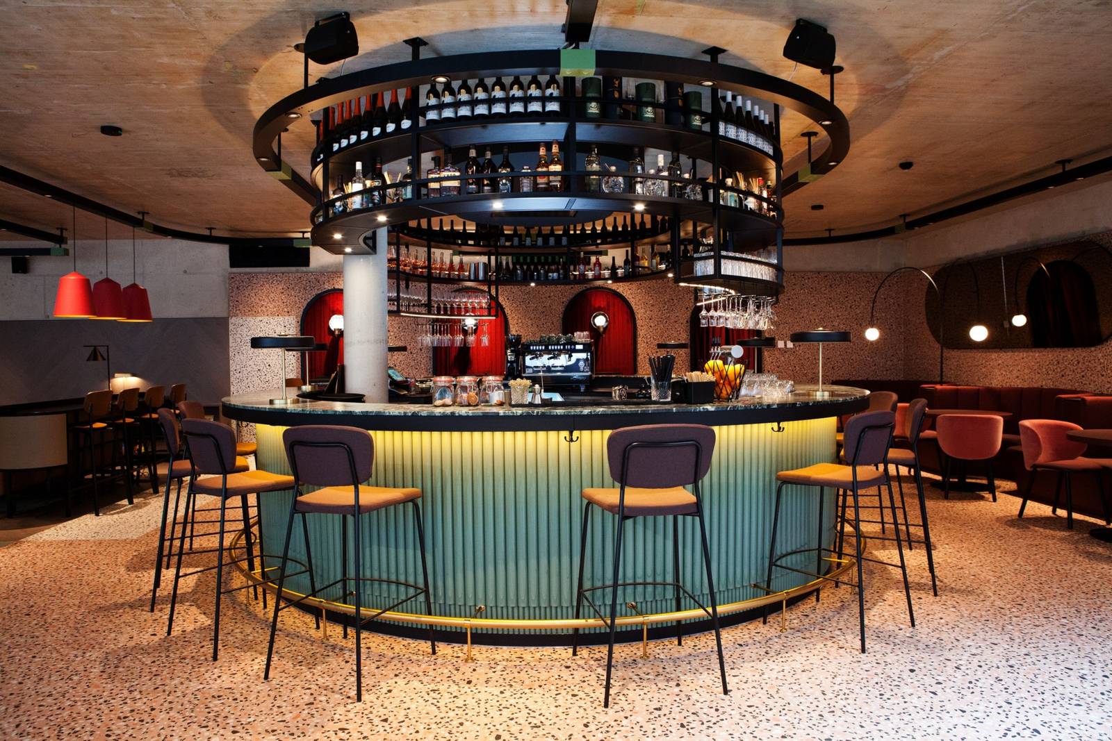Hotel Indigo Vienna - Naschmarkt 大廳 Pigment Bar 圓形吧台