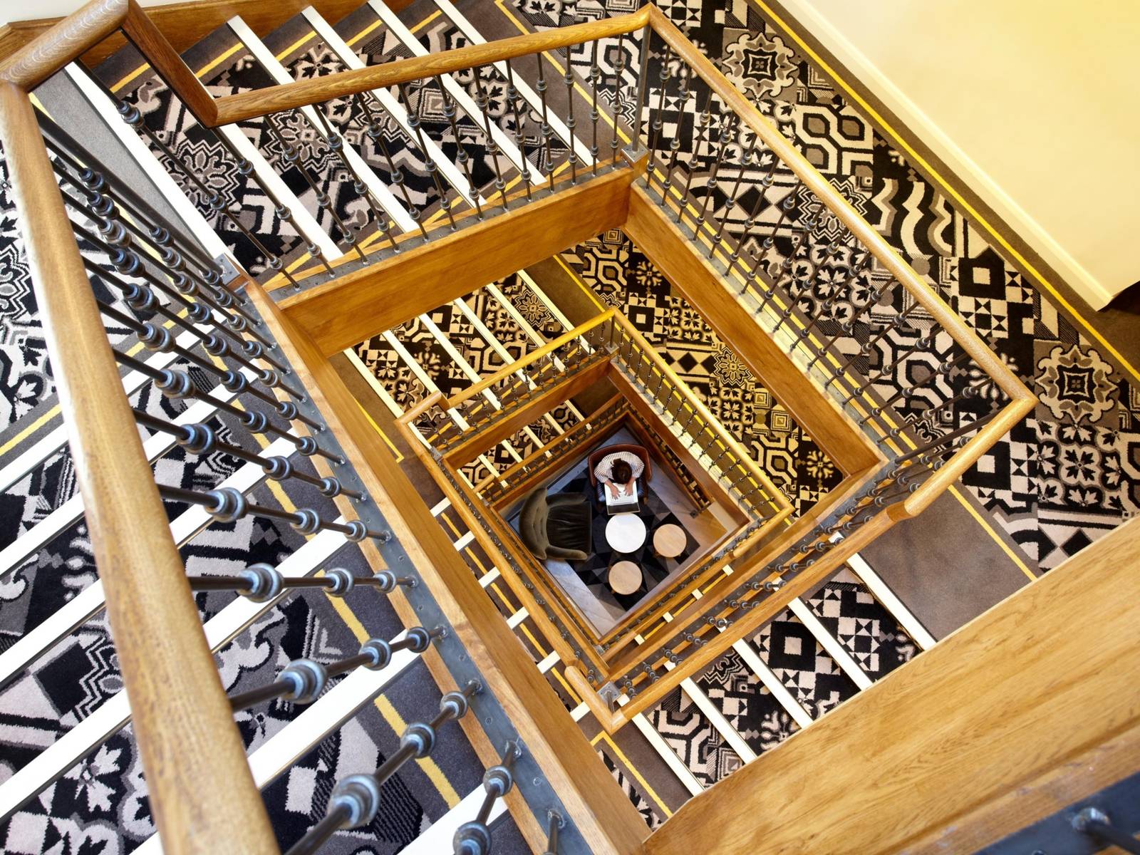 約克 Hotel Indigo York 花磚樓梯間